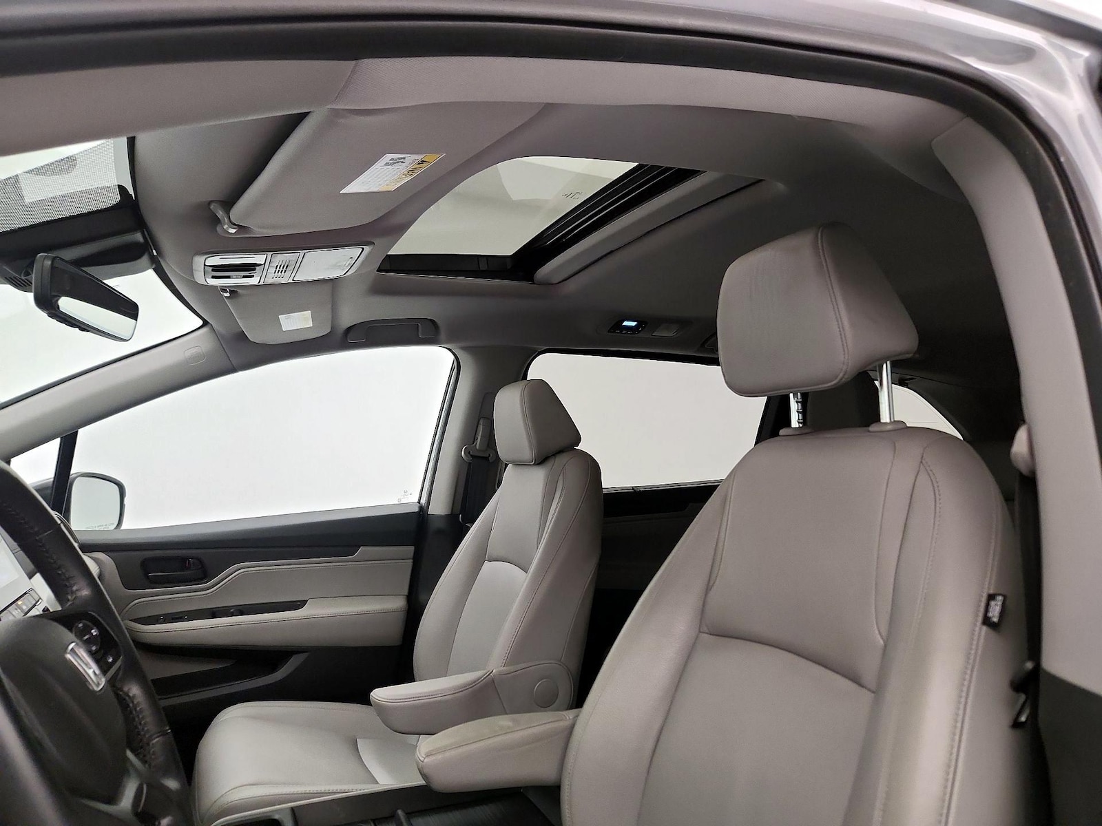 Sunroof(s) & Overhead Airbags