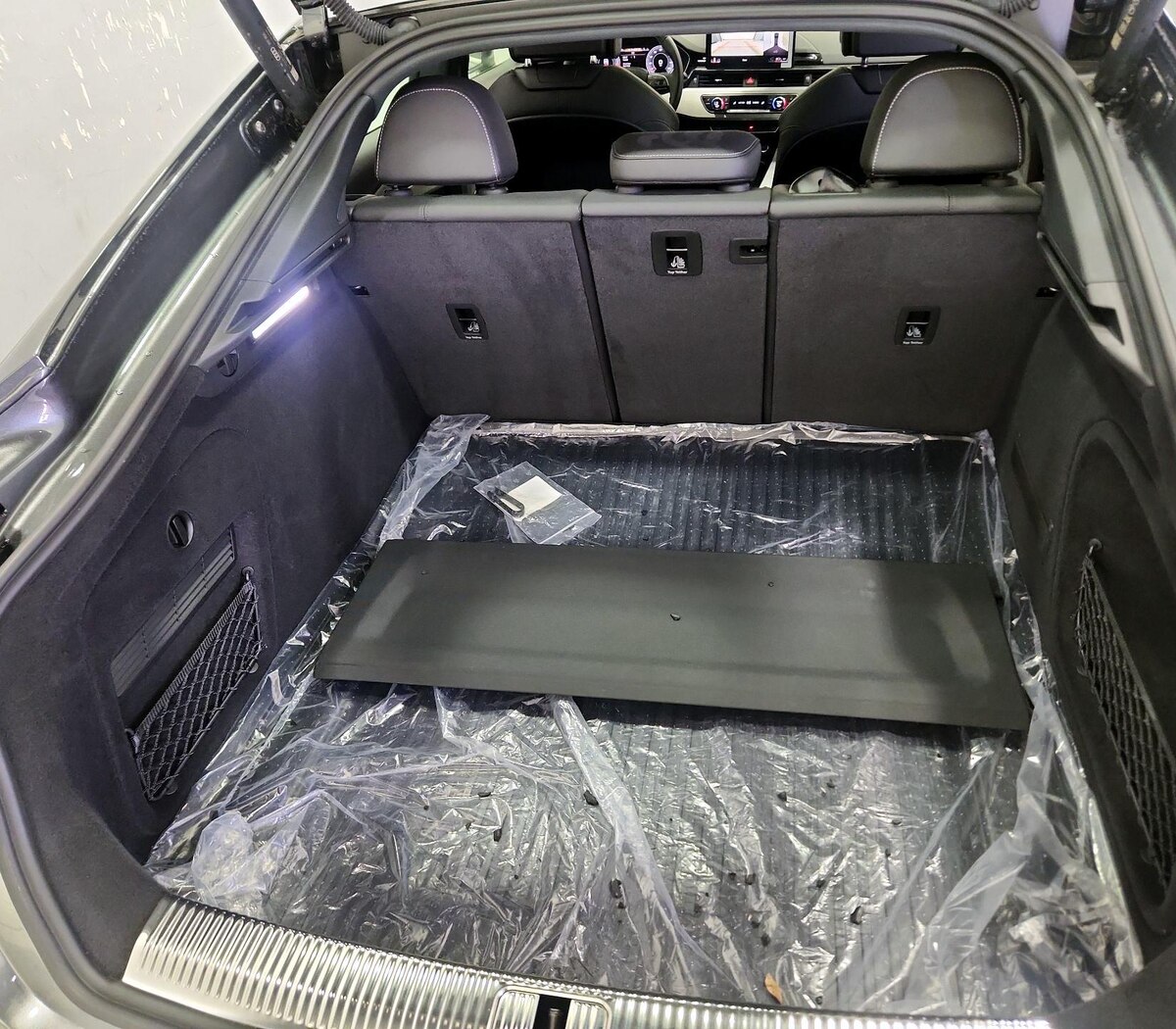 Trunk/Cargo (Seats Up)