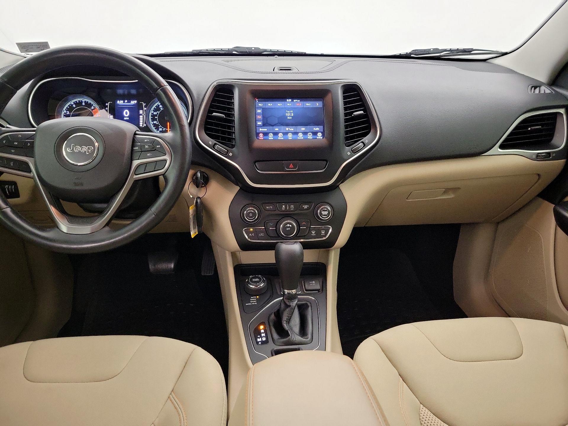 Thumbnail: 2020 Jeep Cherokee - 9