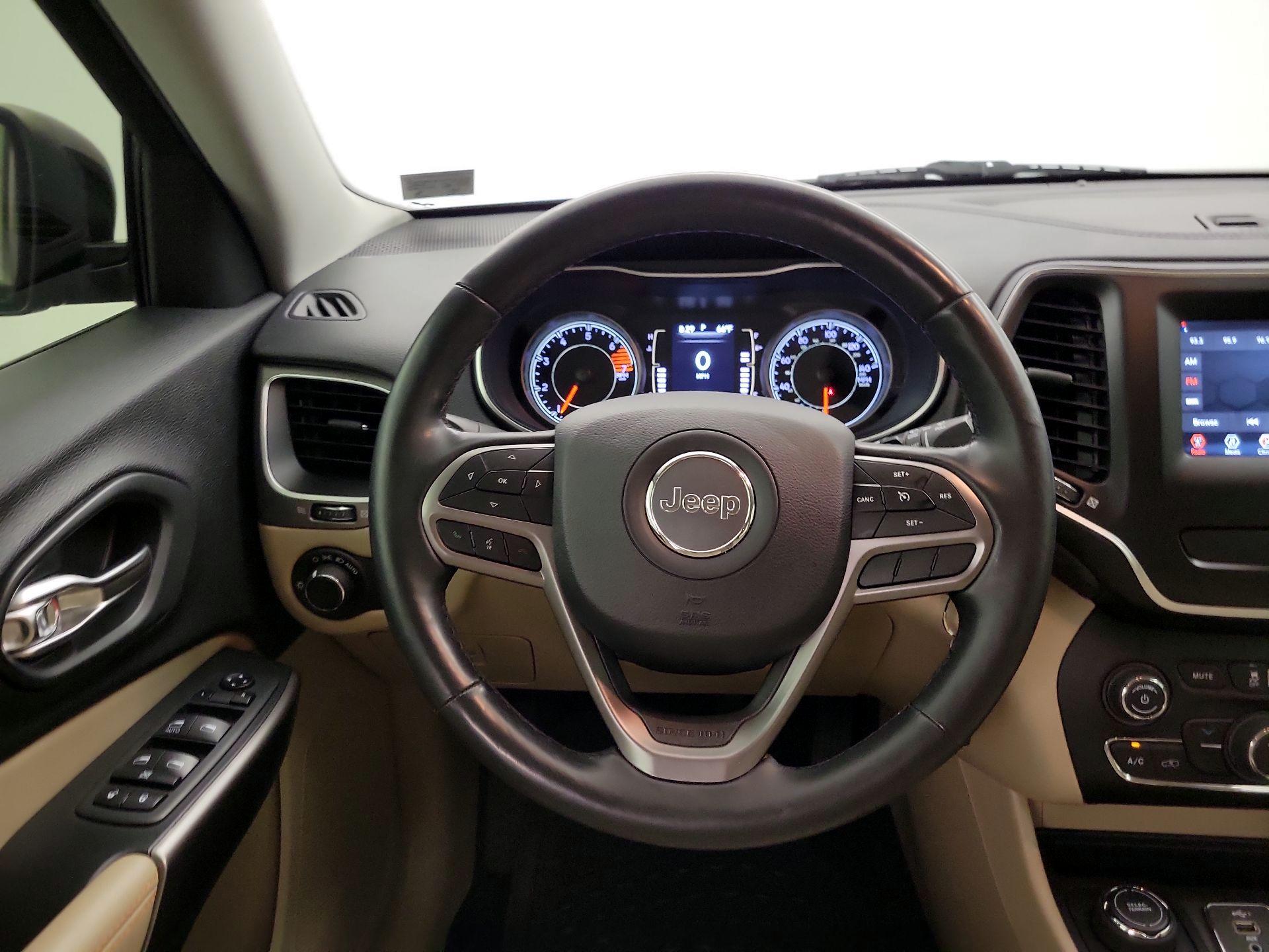 Thumbnail: 2020 Jeep Cherokee - 10