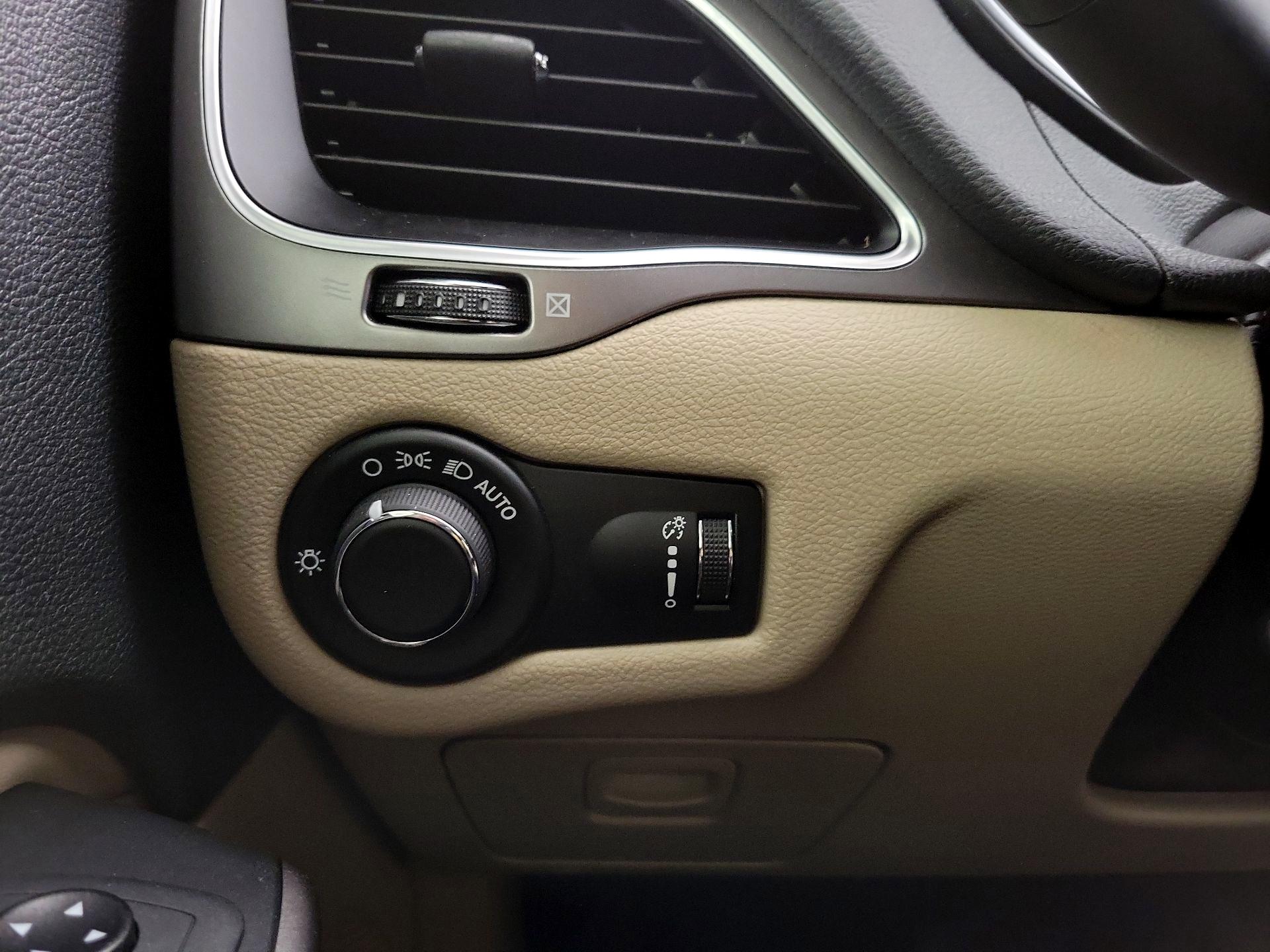 Thumbnail: 2020 Jeep Cherokee - 13