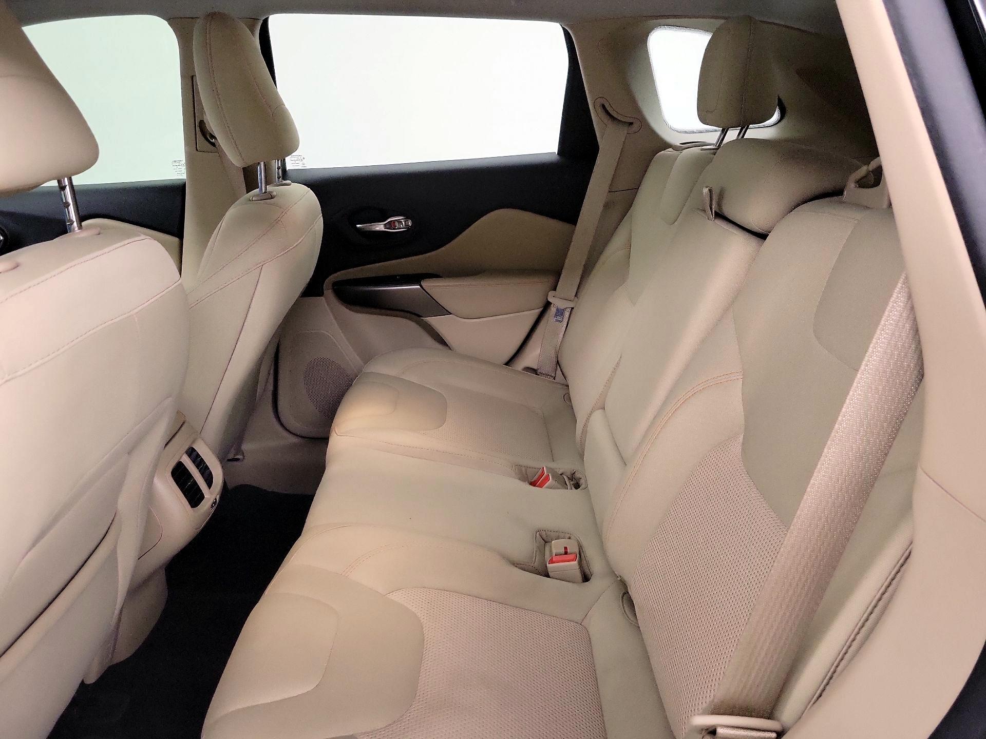 Thumbnail: 2020 Jeep Cherokee - 19