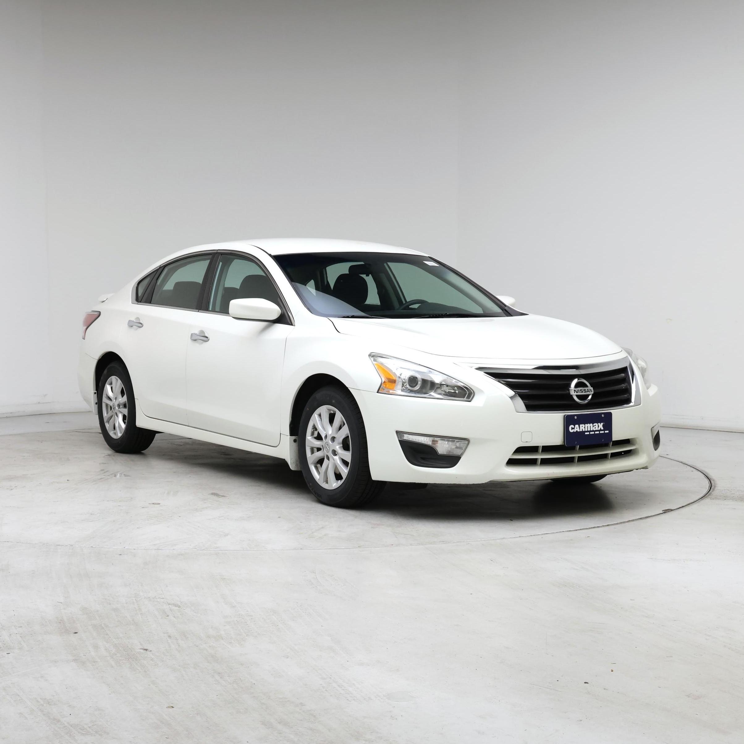 White 2015 Nissan Altima Sedan Front-Wheel Drive Automatic