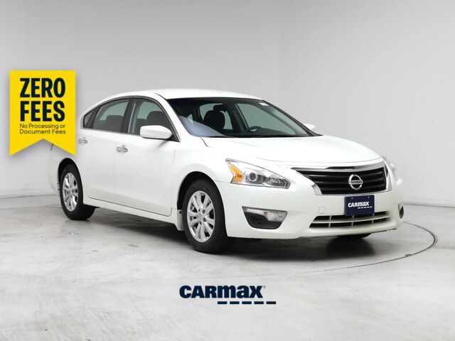 White 2015 Nissan Altima Sedan Front-Wheel Drive Automatic