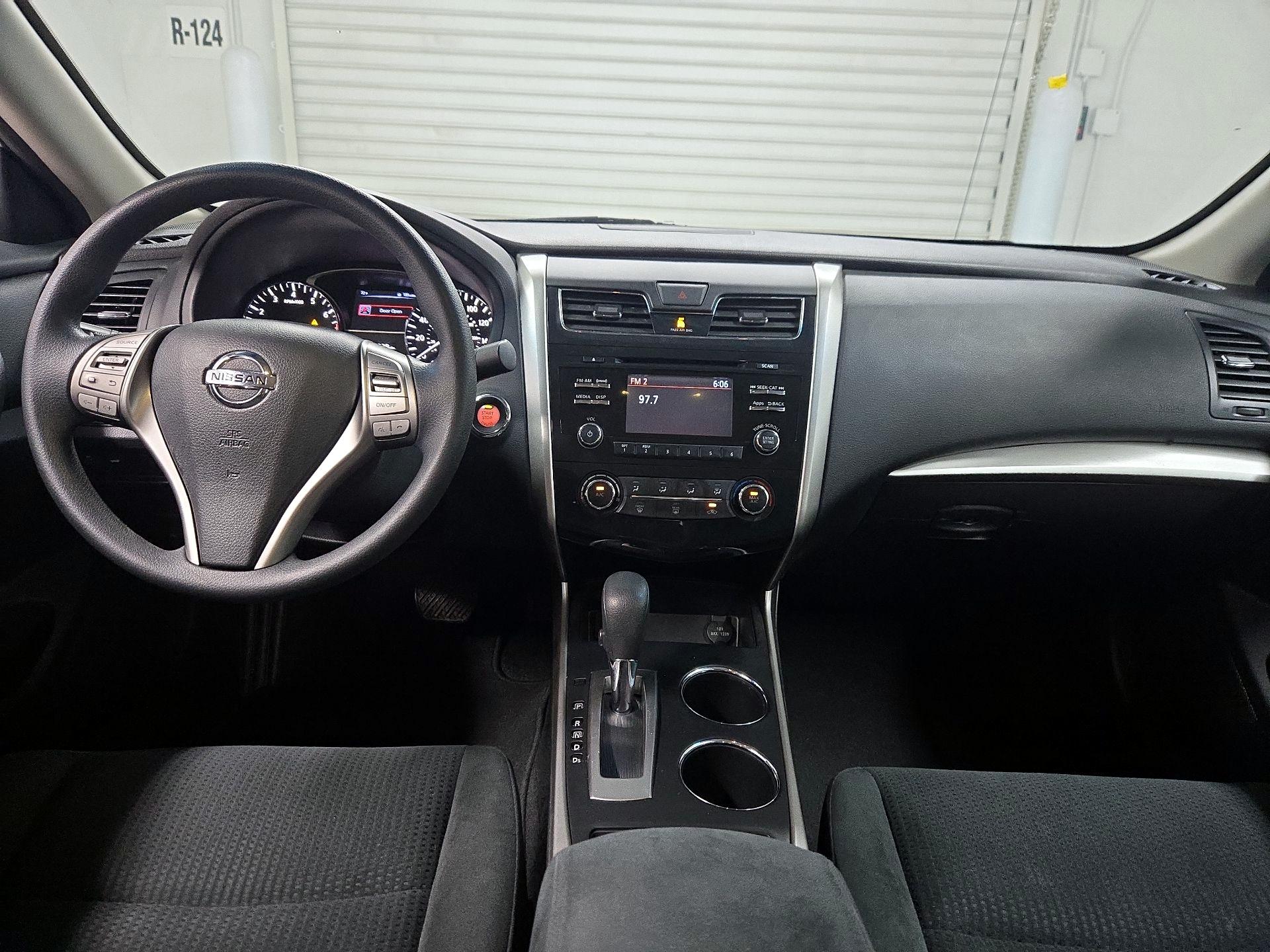Thumbnail: 2015 Nissan Altima - 9