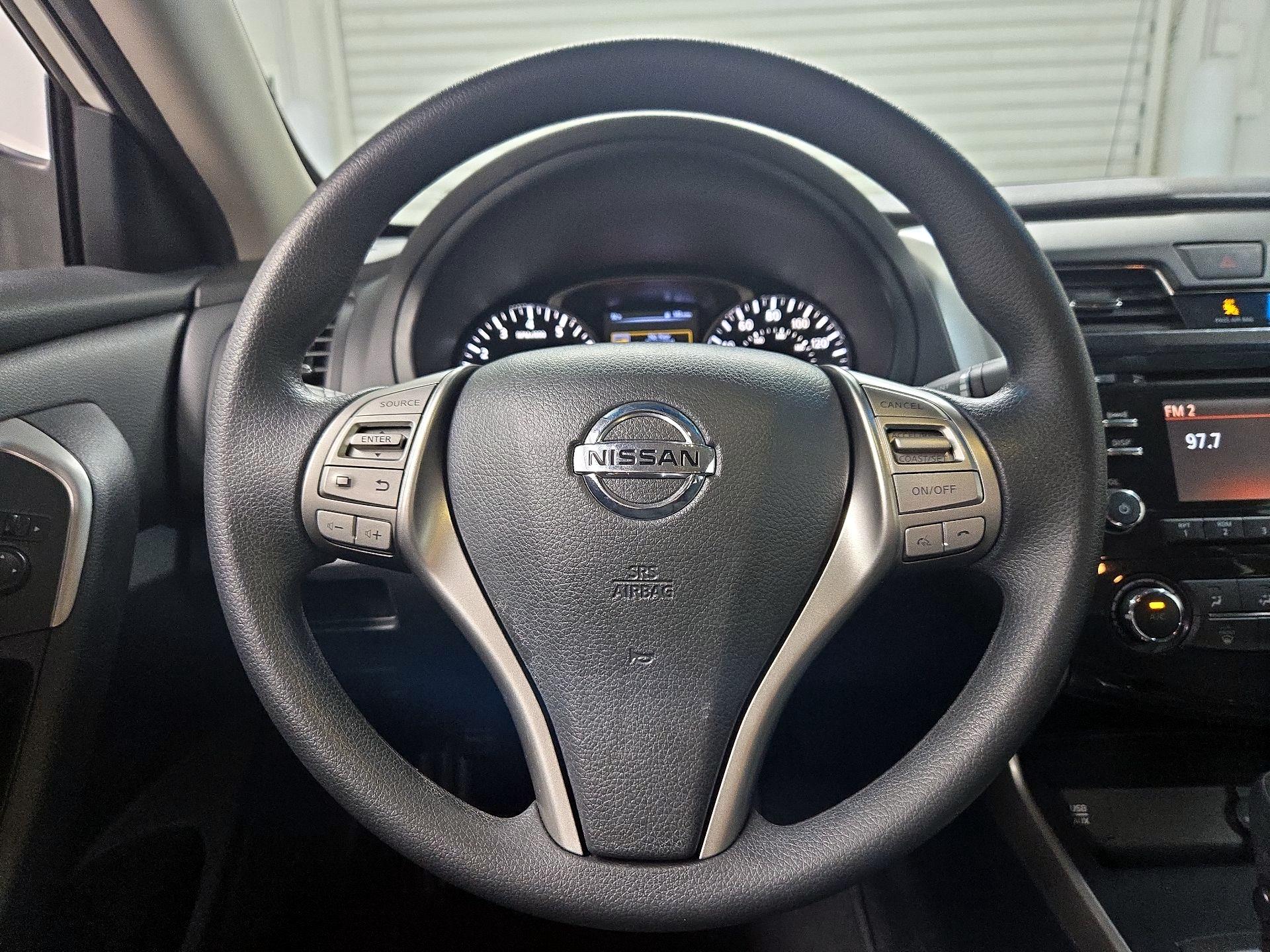 Thumbnail: 2015 Nissan Altima - 10