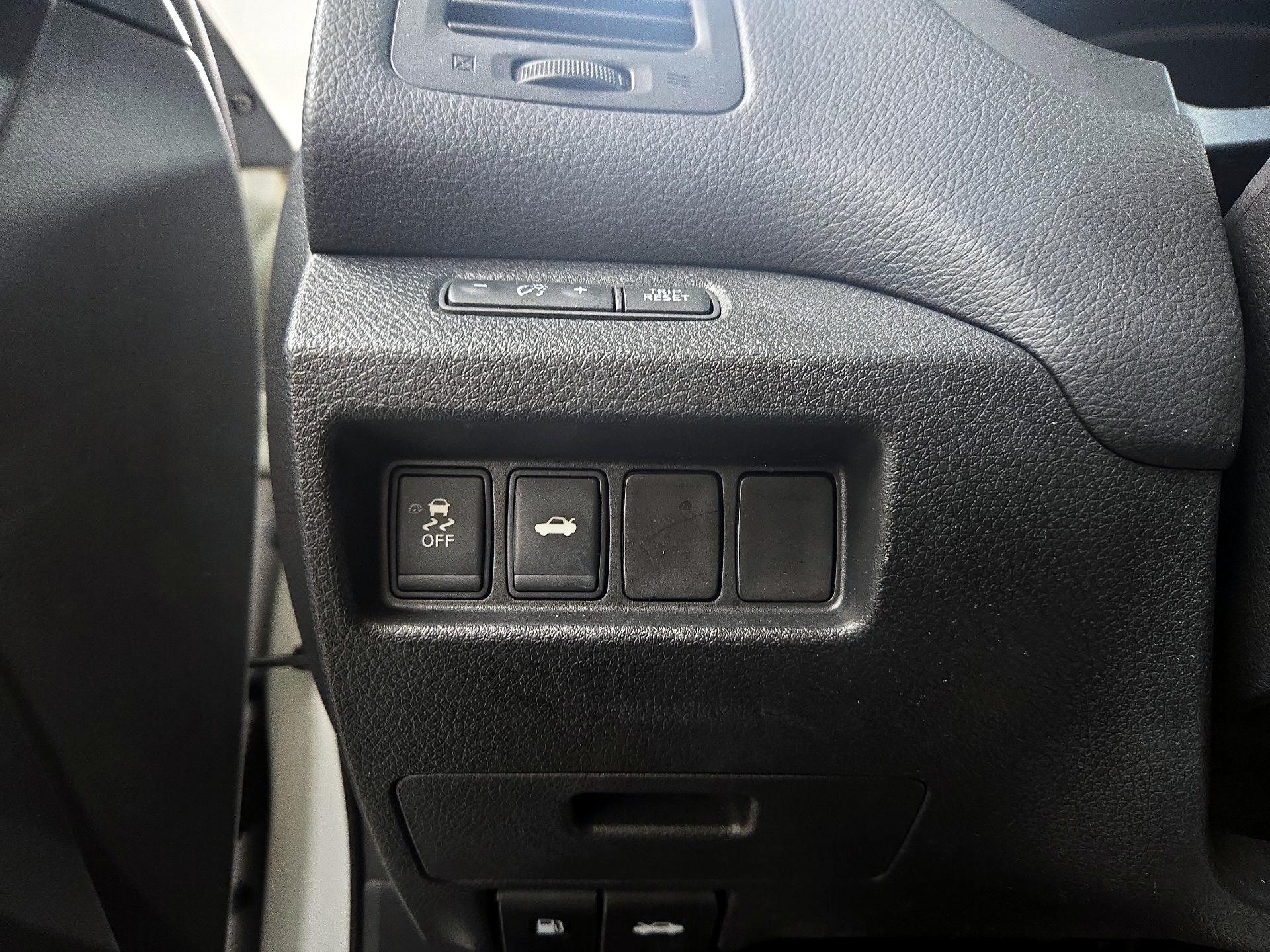 Thumbnail: 2015 Nissan Altima - 13