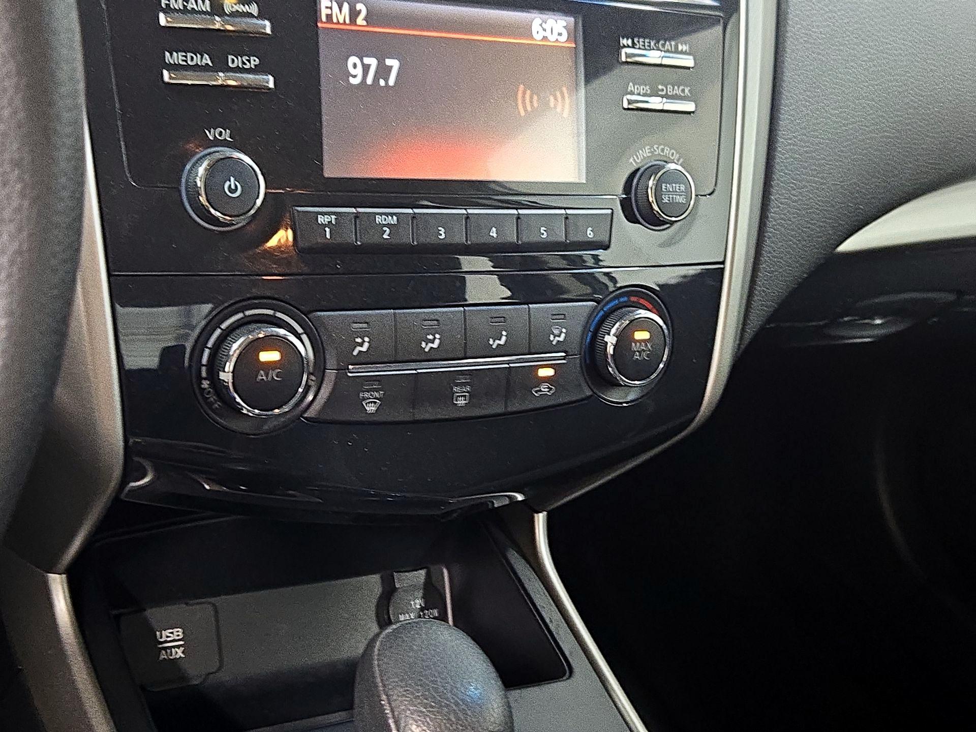 Thumbnail: 2015 Nissan Altima - 16
