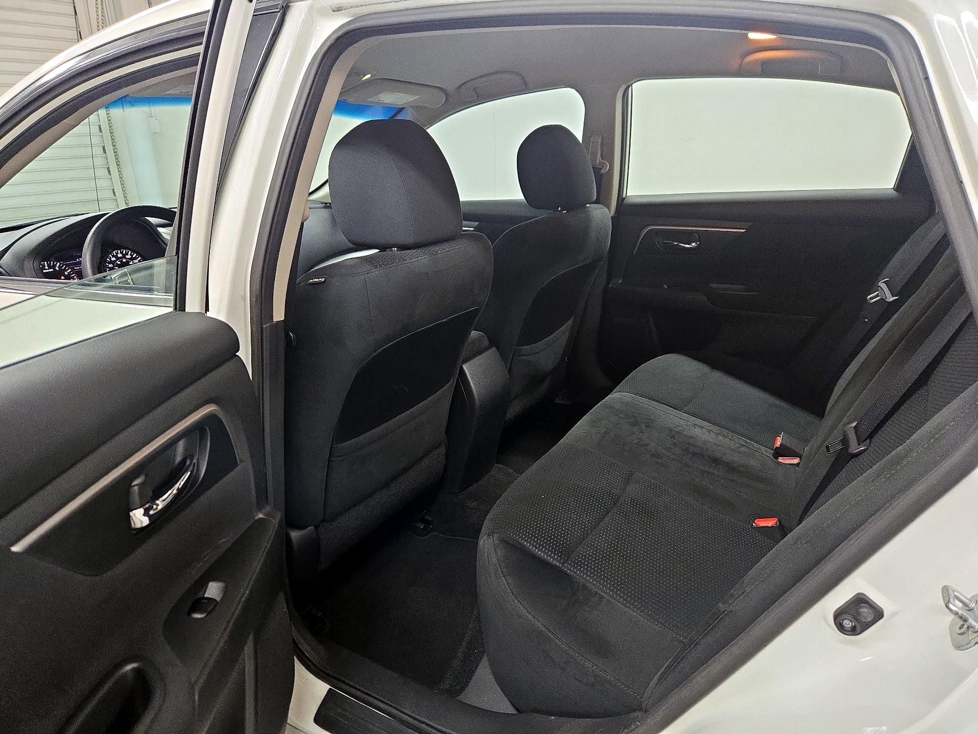Thumbnail: 2015 Nissan Altima - 19