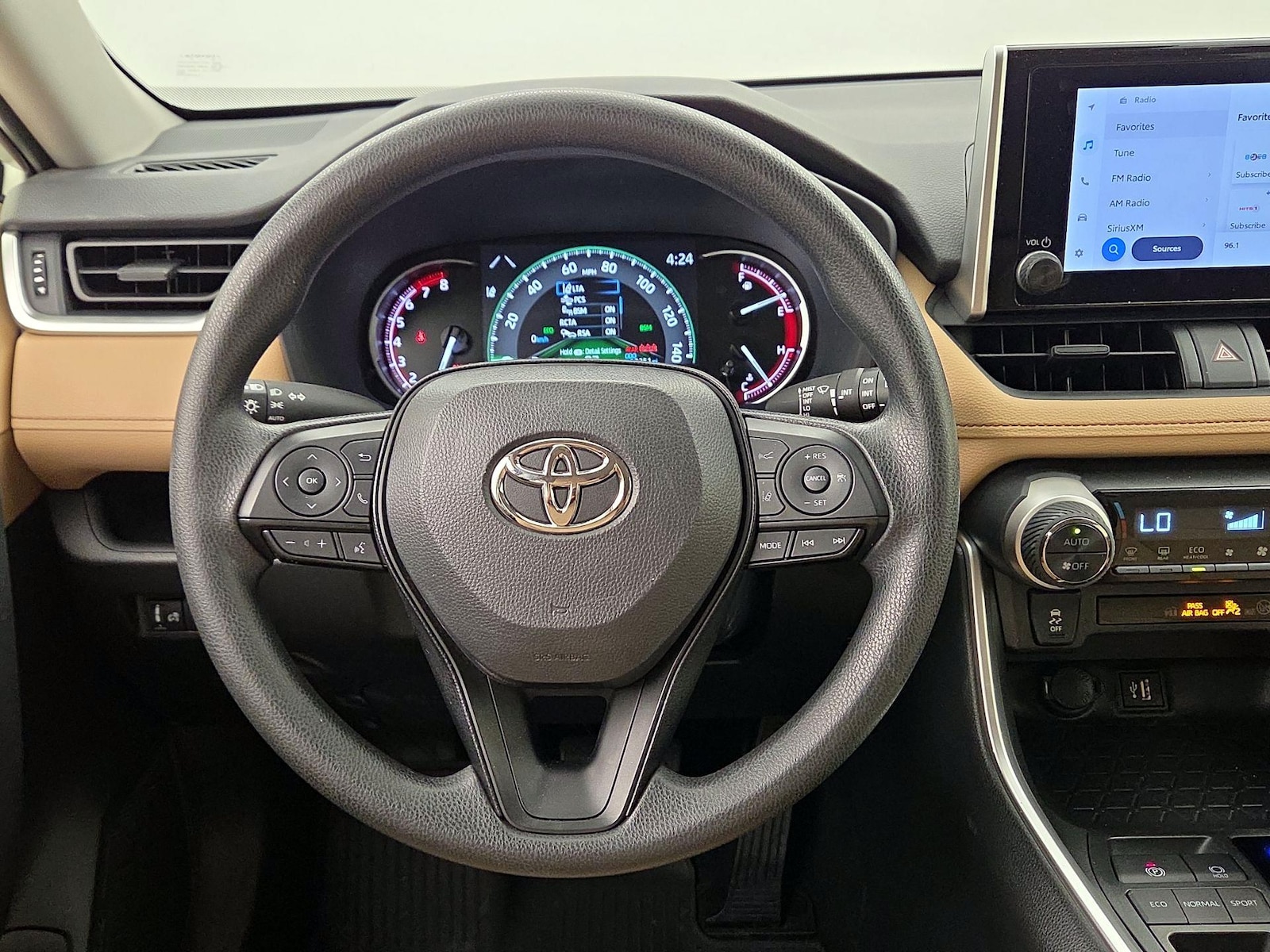 2025 Toyota RAV4 XLE - Photo 11
