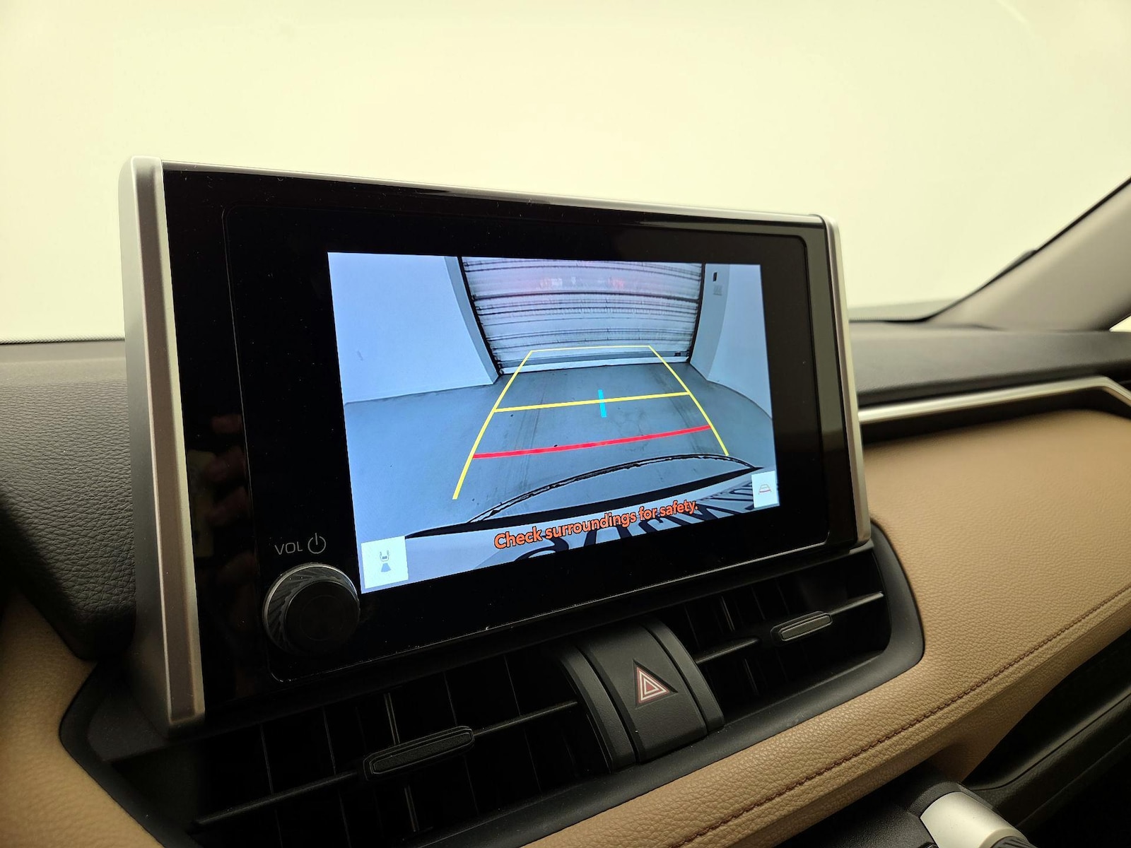 2025 Toyota RAV4 XLE - Photo 15