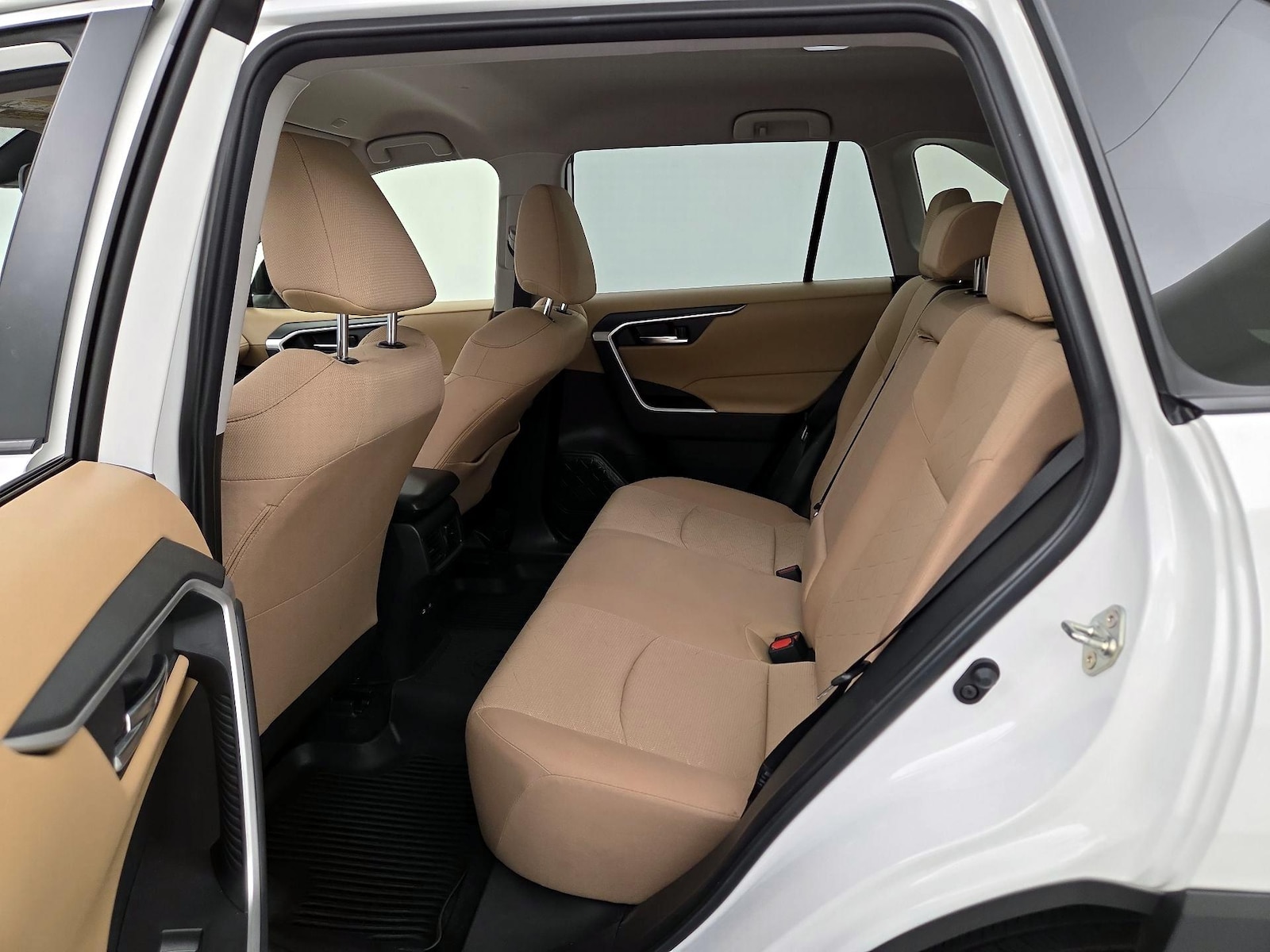 2025 Toyota RAV4 XLE - Photo 20