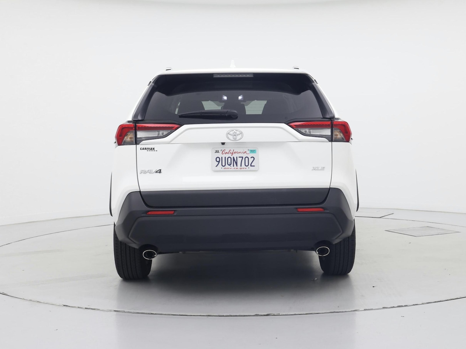 2025 Toyota RAV4 XLE - Photo 7
