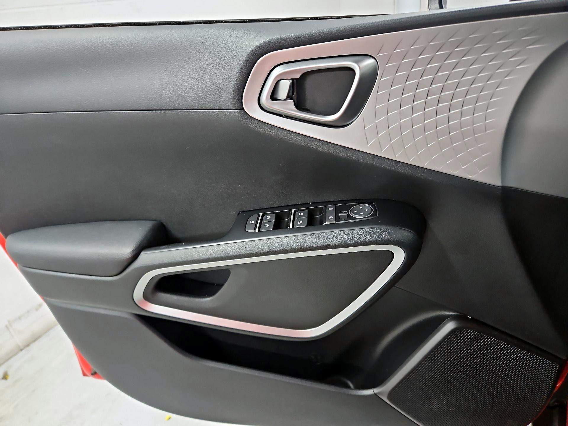 Thumbnail: 2020 Kia Soul - 12