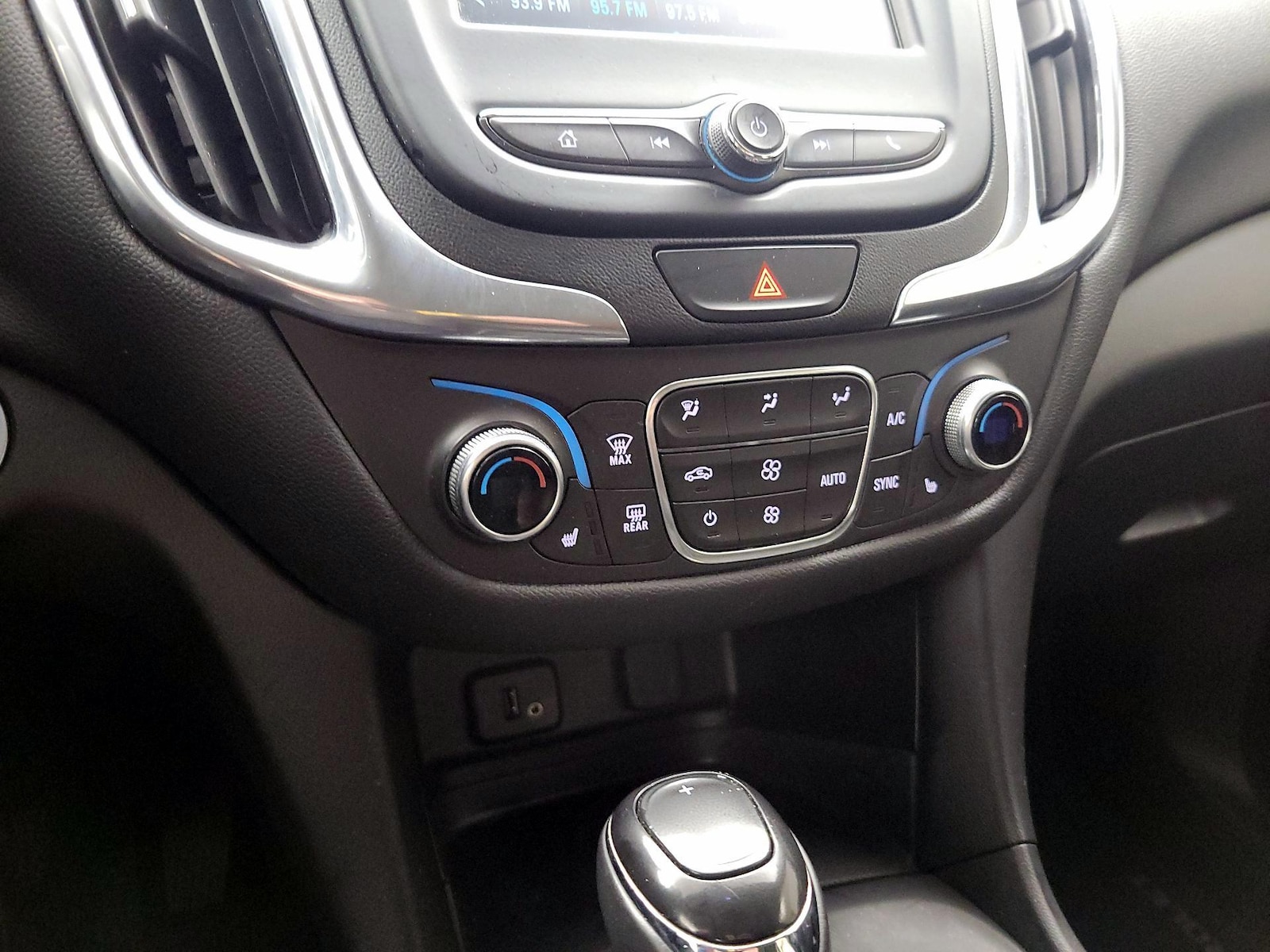 2018 Chevrolet Equinox LT - Photo 17