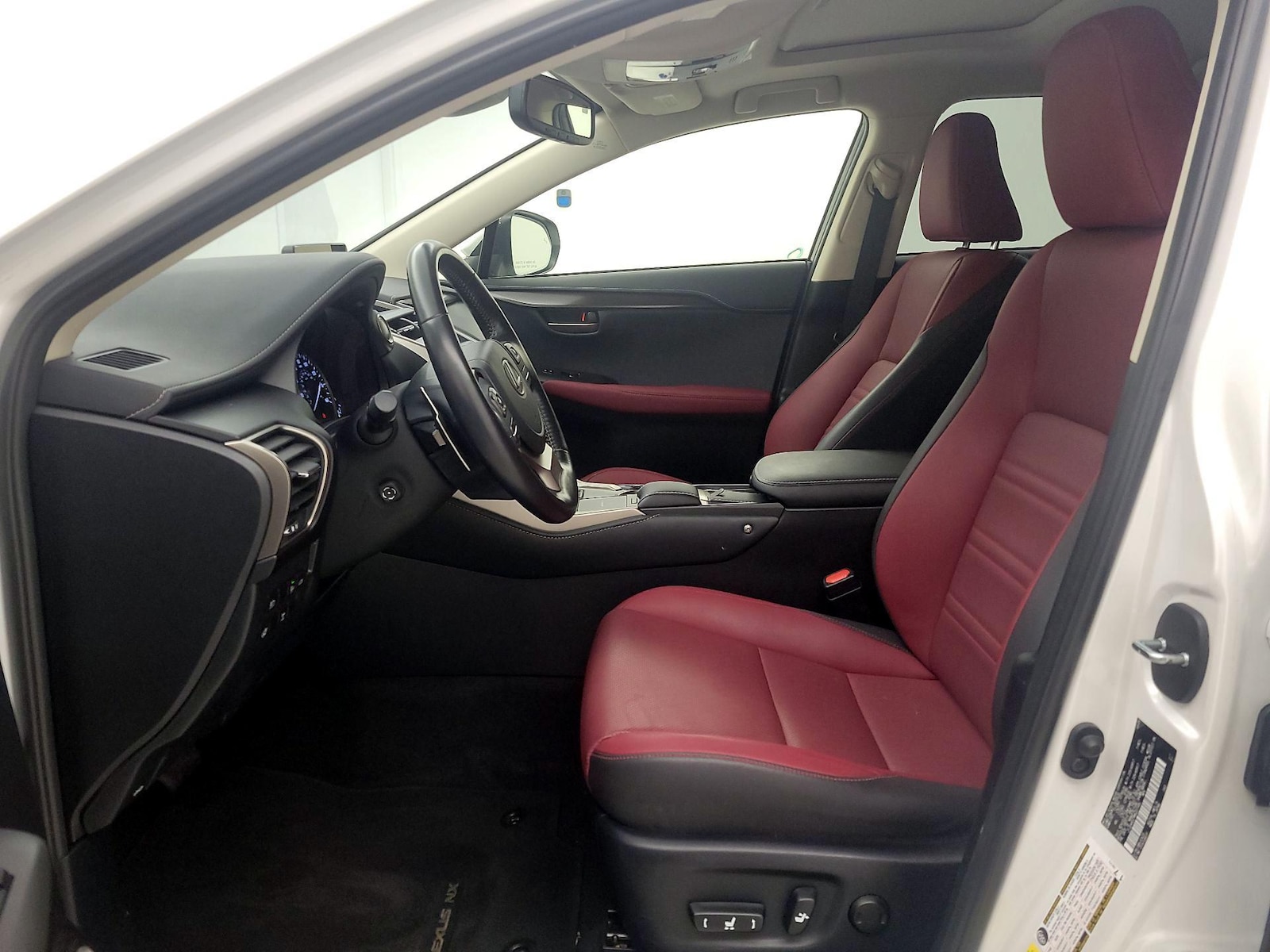 2021 Lexus NX 300 - Photo 12