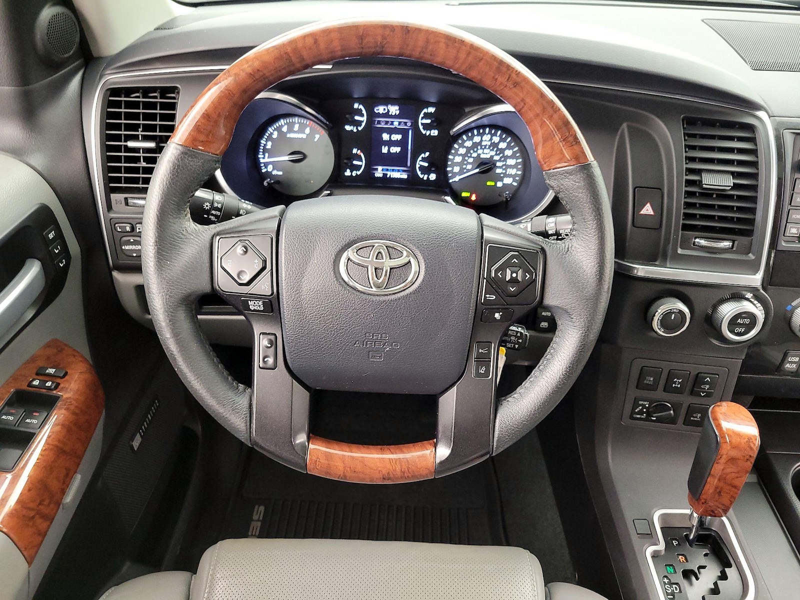 2018 Toyota Sequoia Platinum - Photo 11