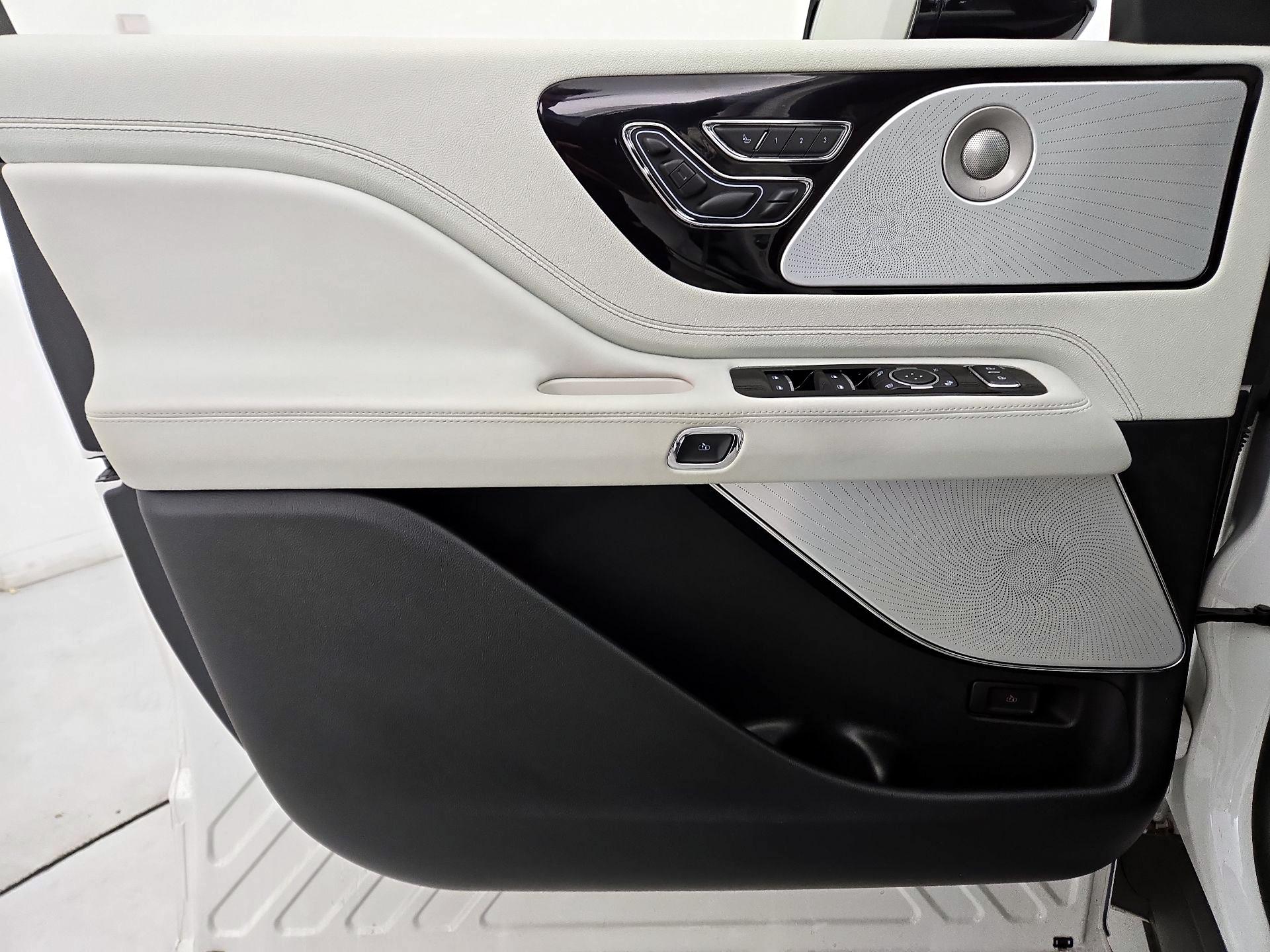 Thumbnail: 2025 Lincoln Aviator - 12