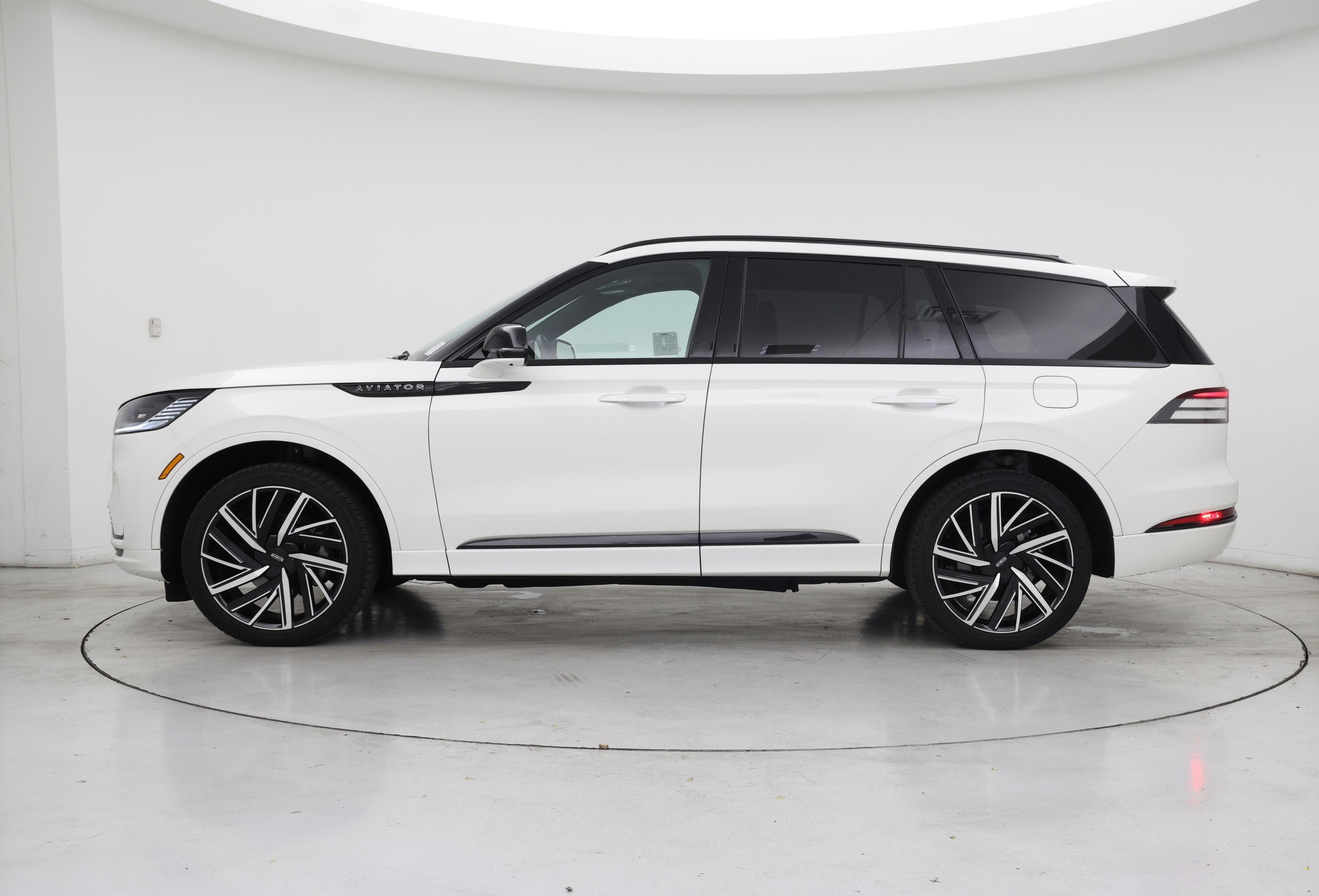 Thumbnail: 2025 Lincoln Aviator - 3
