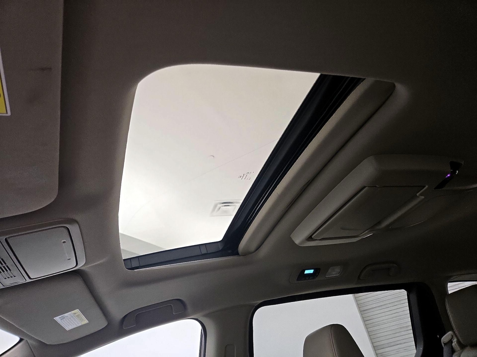 Sunroof(s) & Overhead Airbags