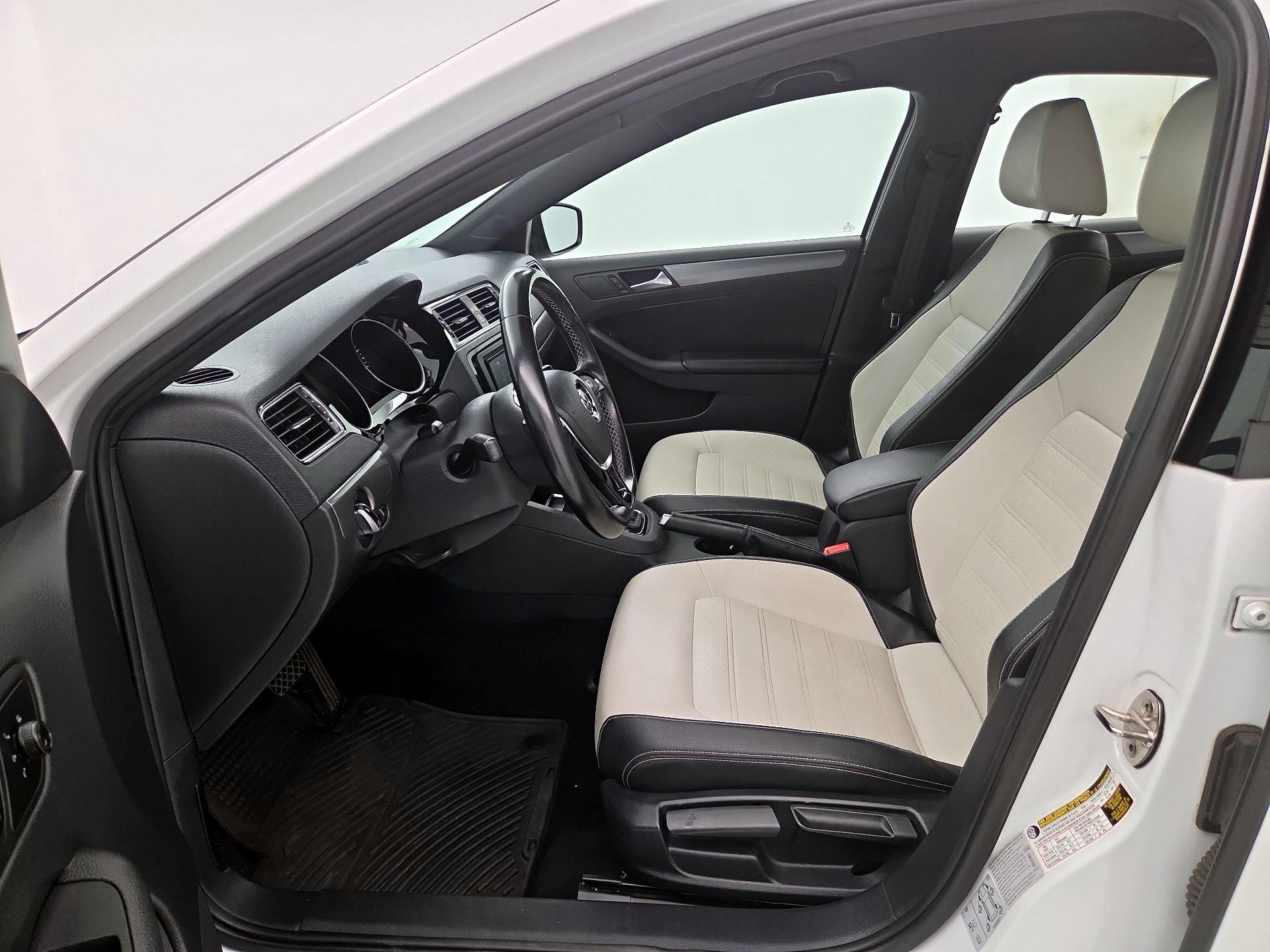 Thumbnail: 2016 Volkswagen Jetta - 11