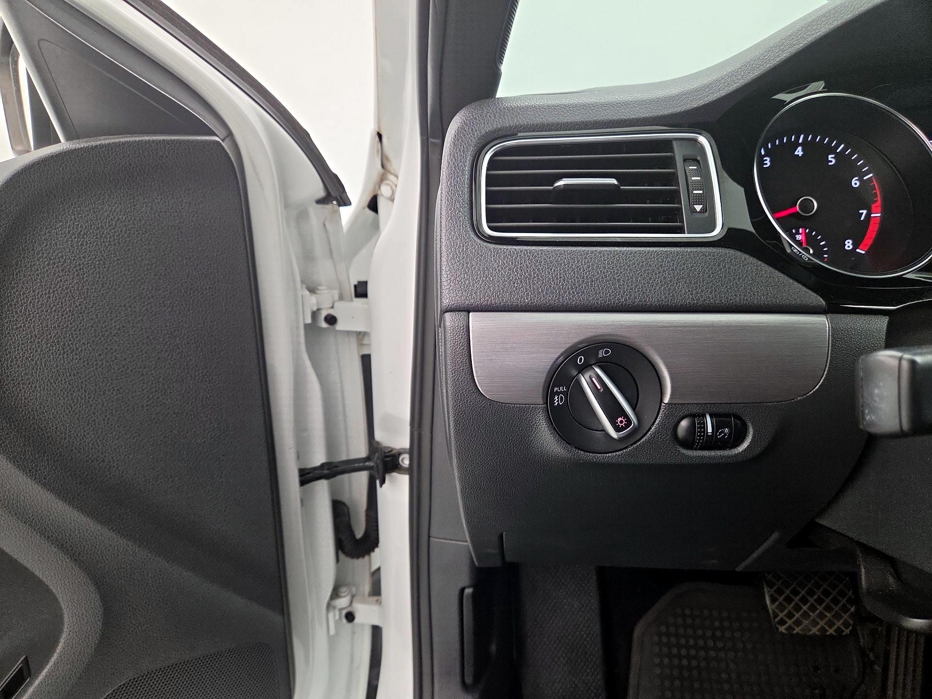 Thumbnail: 2016 Volkswagen Jetta - 13