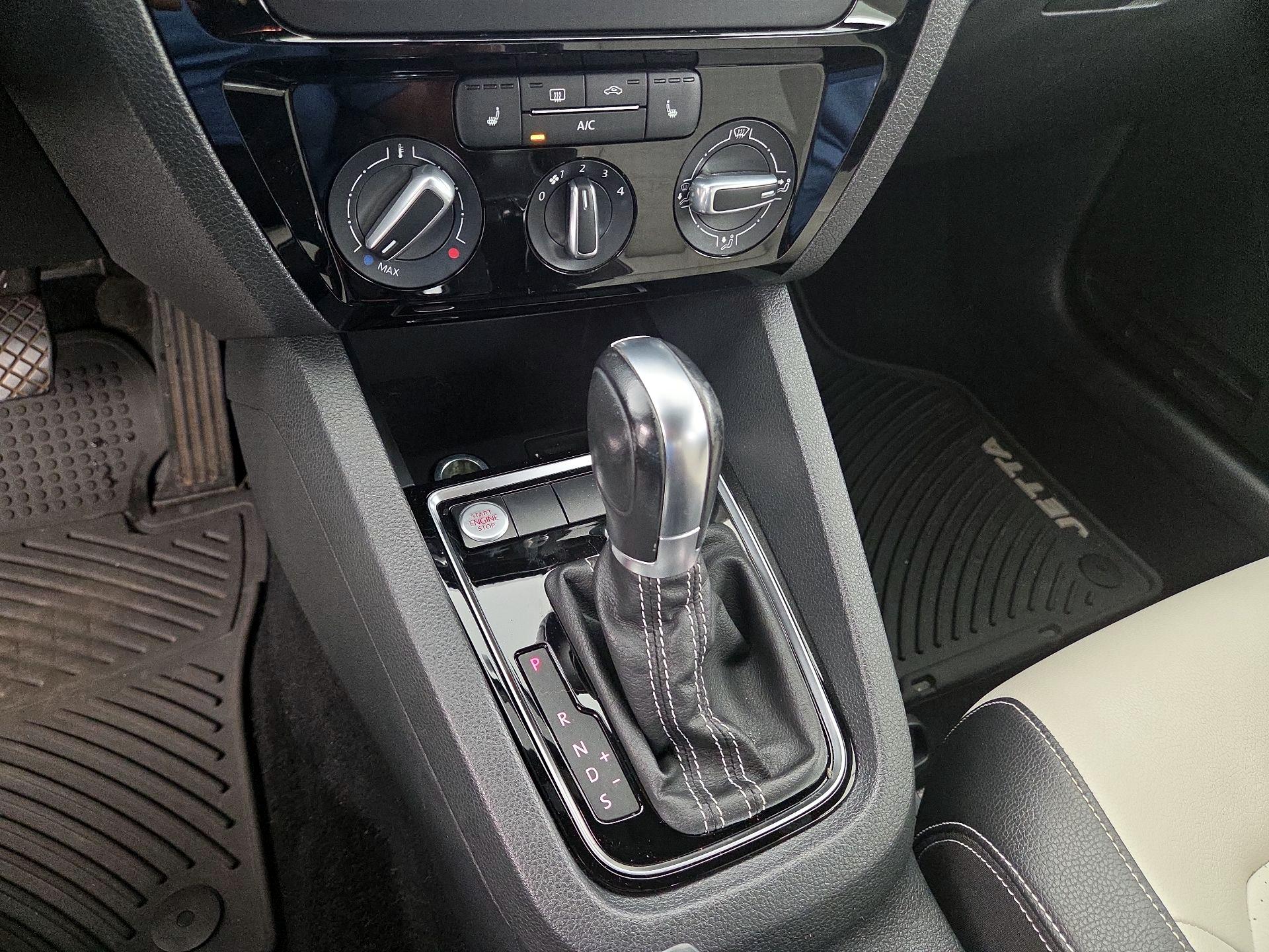Thumbnail: 2016 Volkswagen Jetta - 16