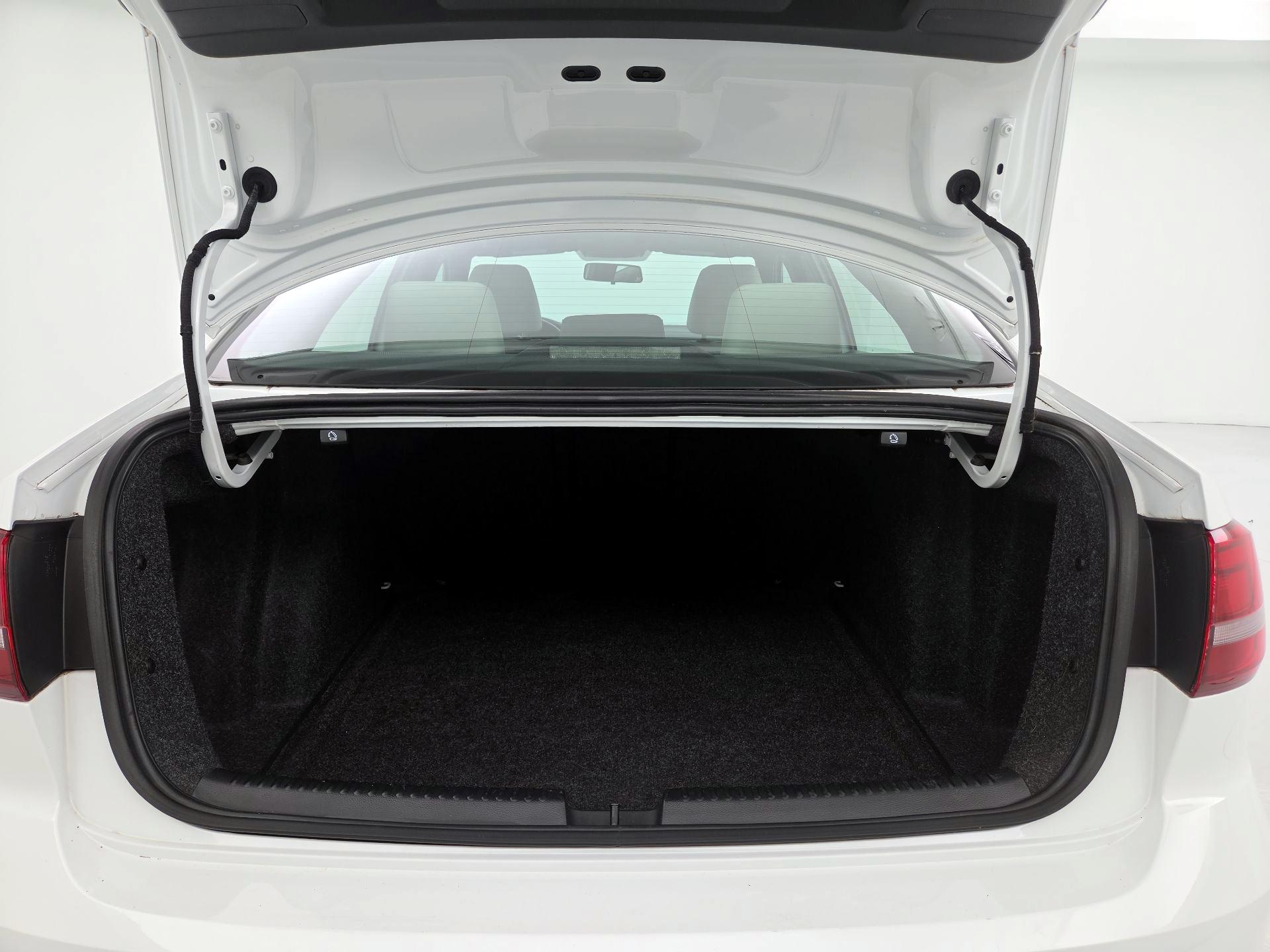Thumbnail: 2016 Volkswagen Jetta - 20