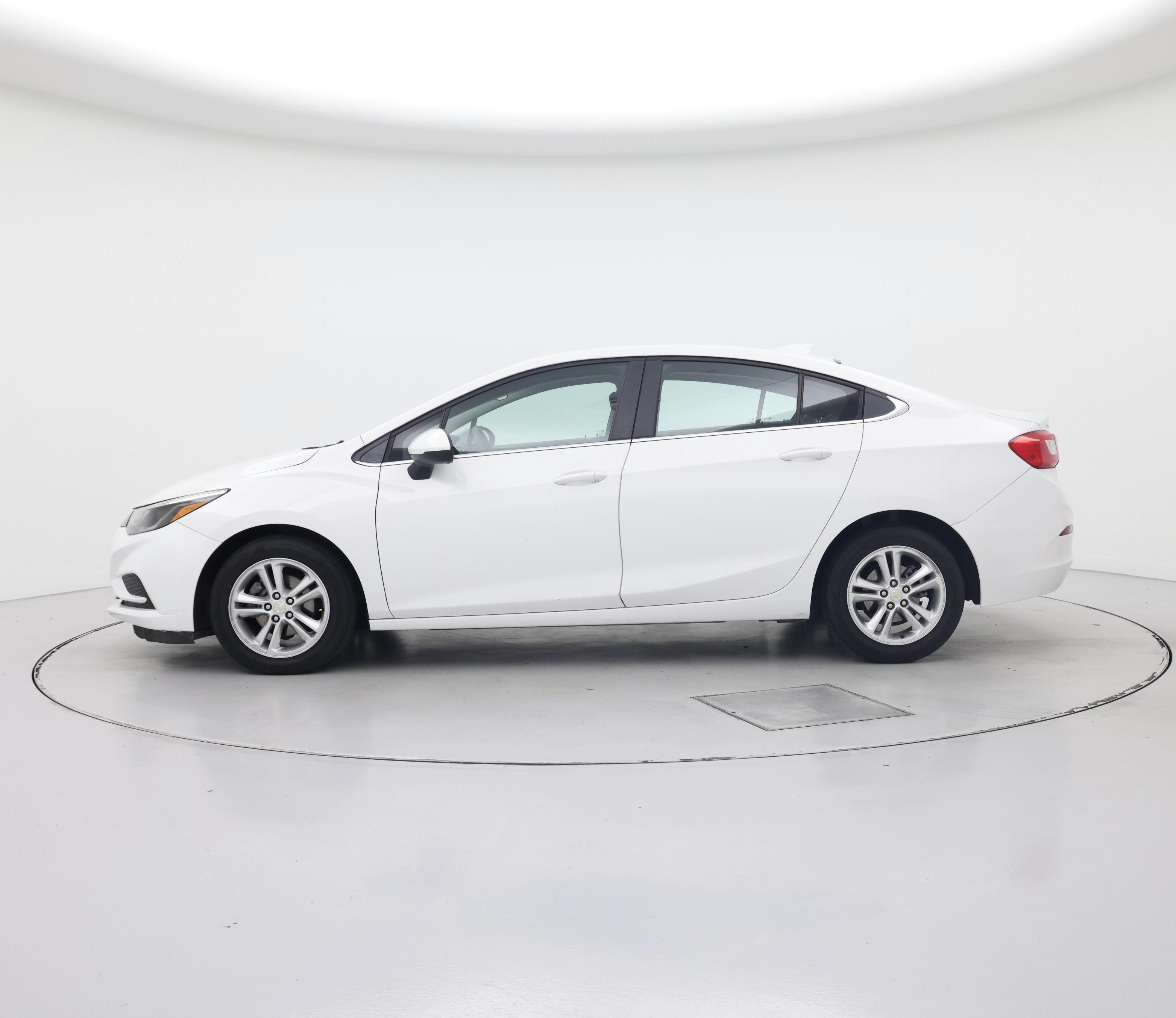Thumbnail: 2016 Chevrolet Cruze - 3