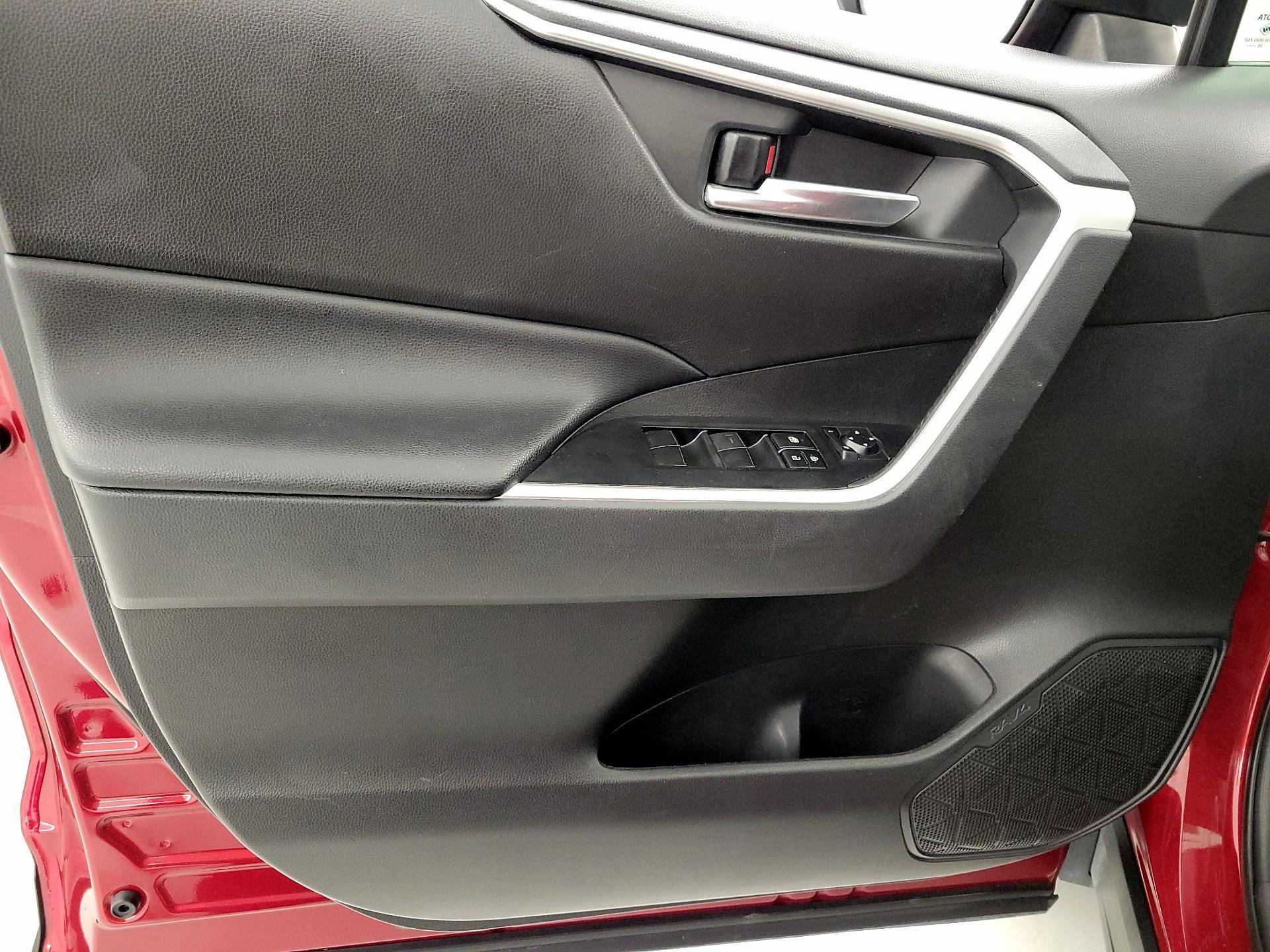 Thumbnail: 2021 Toyota RAV4 - 12
