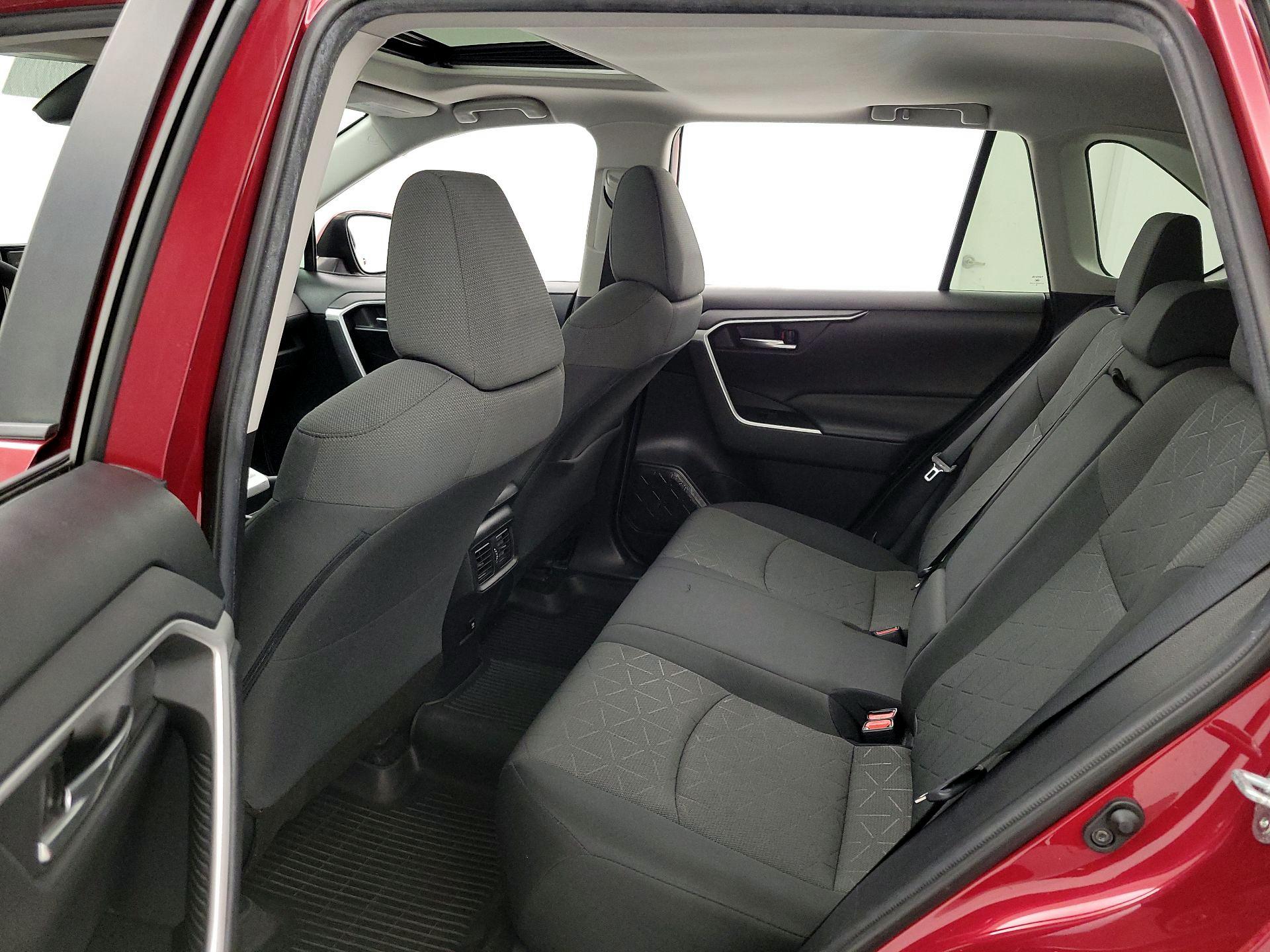 Thumbnail: 2021 Toyota RAV4 - 20