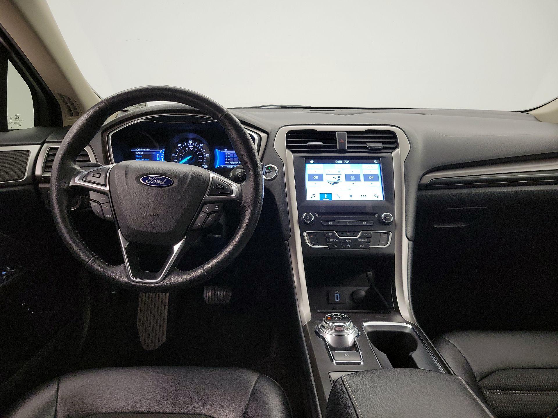 Thumbnail: 2017 Ford Fusion - 9