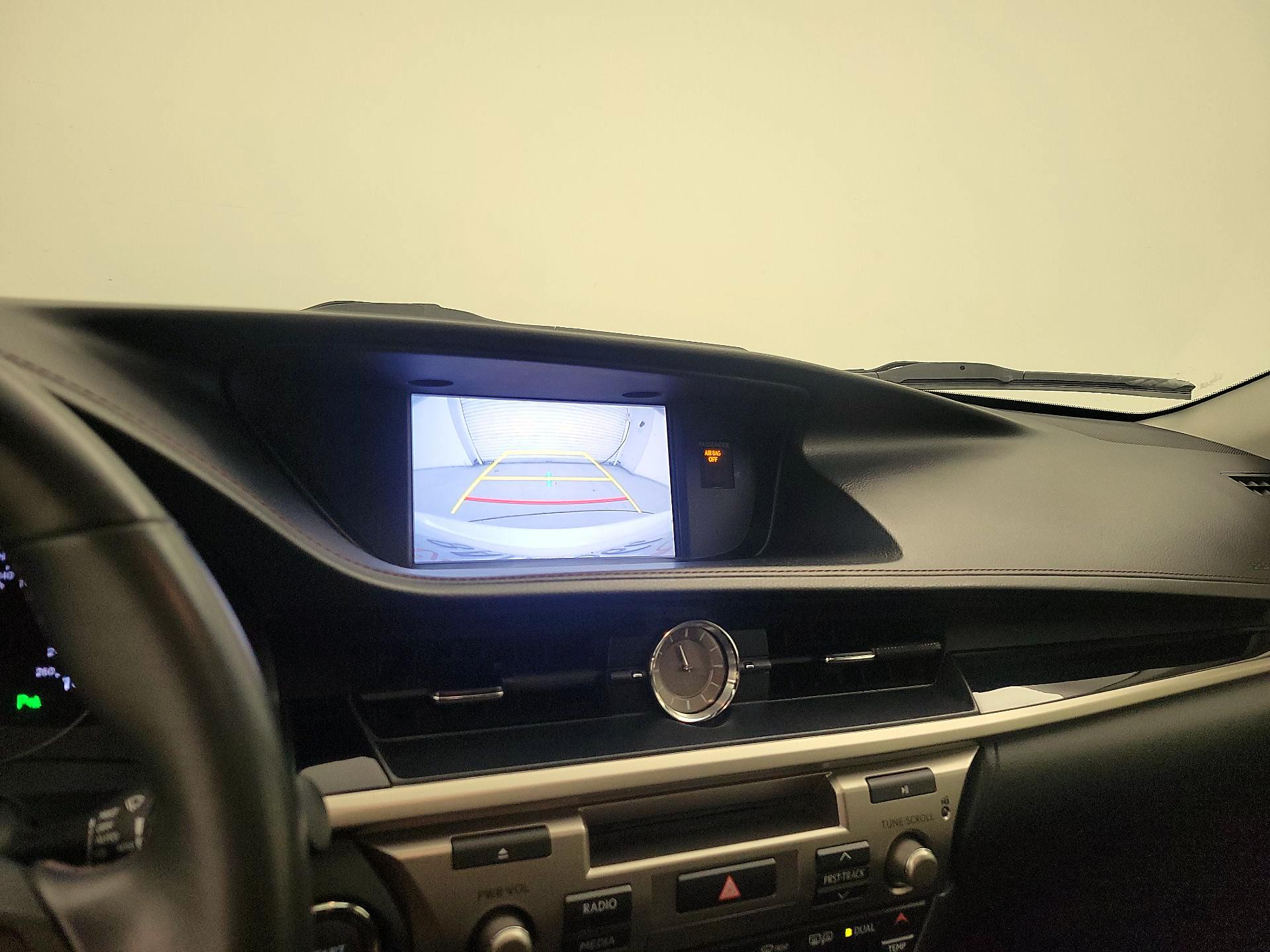 Thumbnail: 2015 Lexus ES - 13