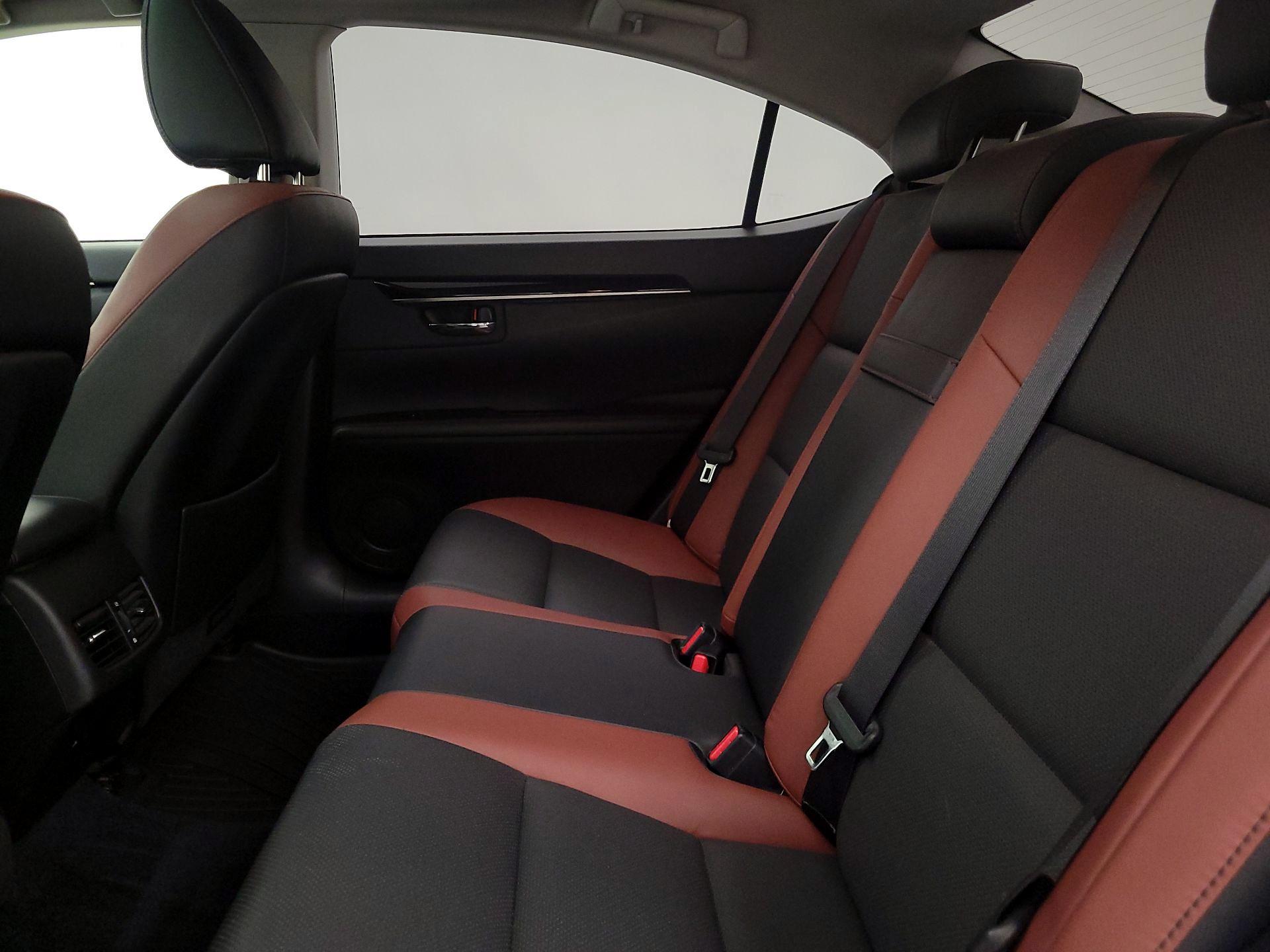 Thumbnail: 2015 Lexus ES - 18