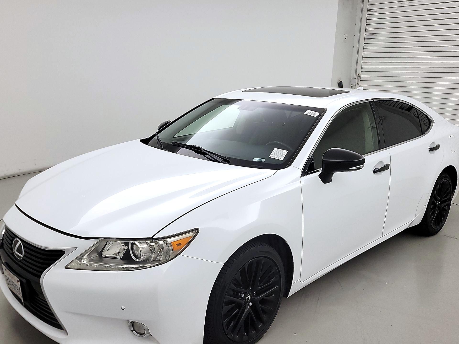 Thumbnail: 2015 Lexus ES - 3
