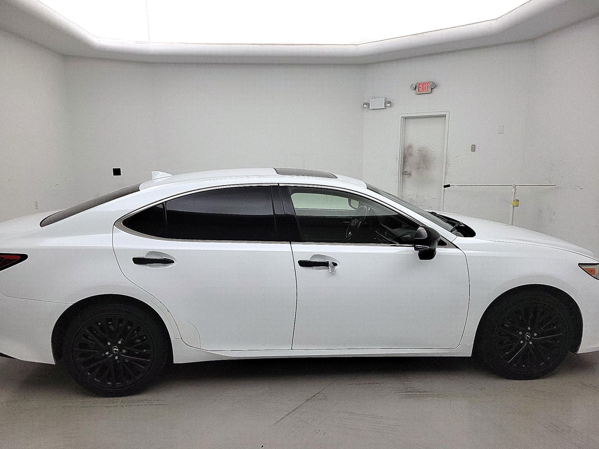 Thumbnail: 2015 Lexus ES - 4