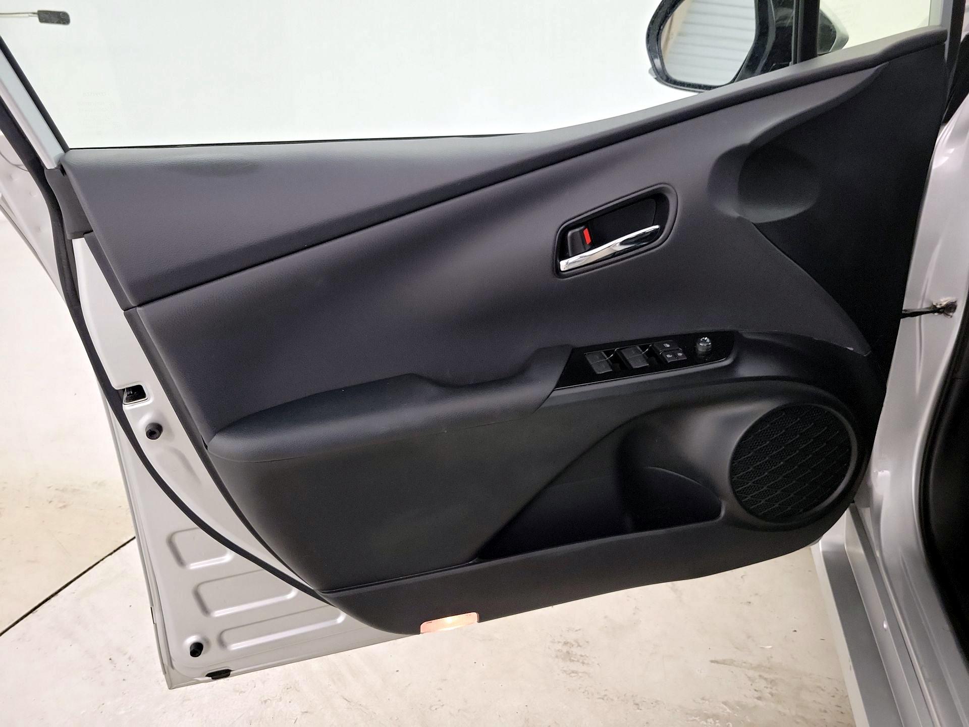 Thumbnail: 2020 Toyota Prius Prime - 12