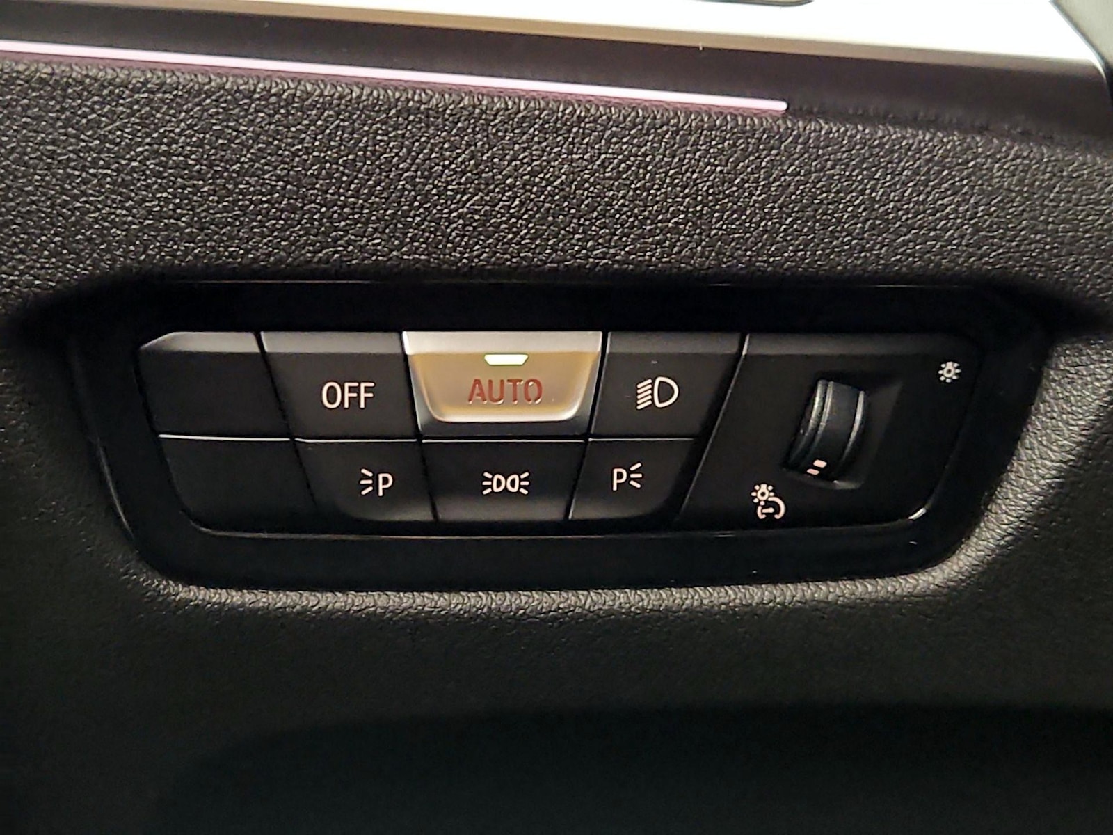 2024 BMW 3 Series 330i - Photo 14
