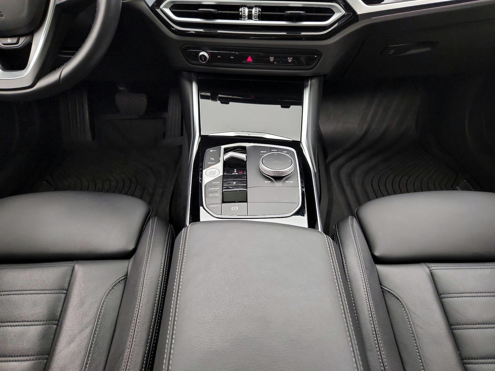 2024 BMW 3 Series 330i - Photo 19
