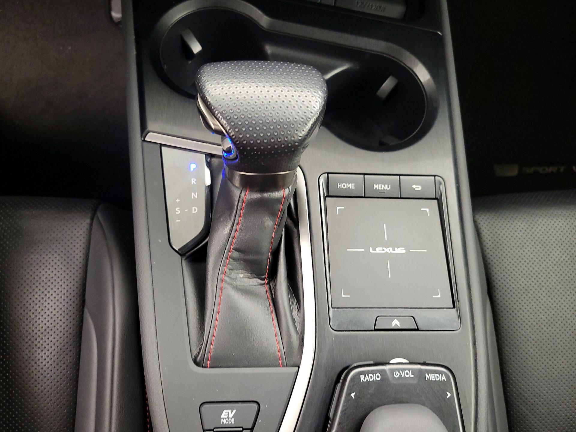Thumbnail: 2019 Lexus UX - 16