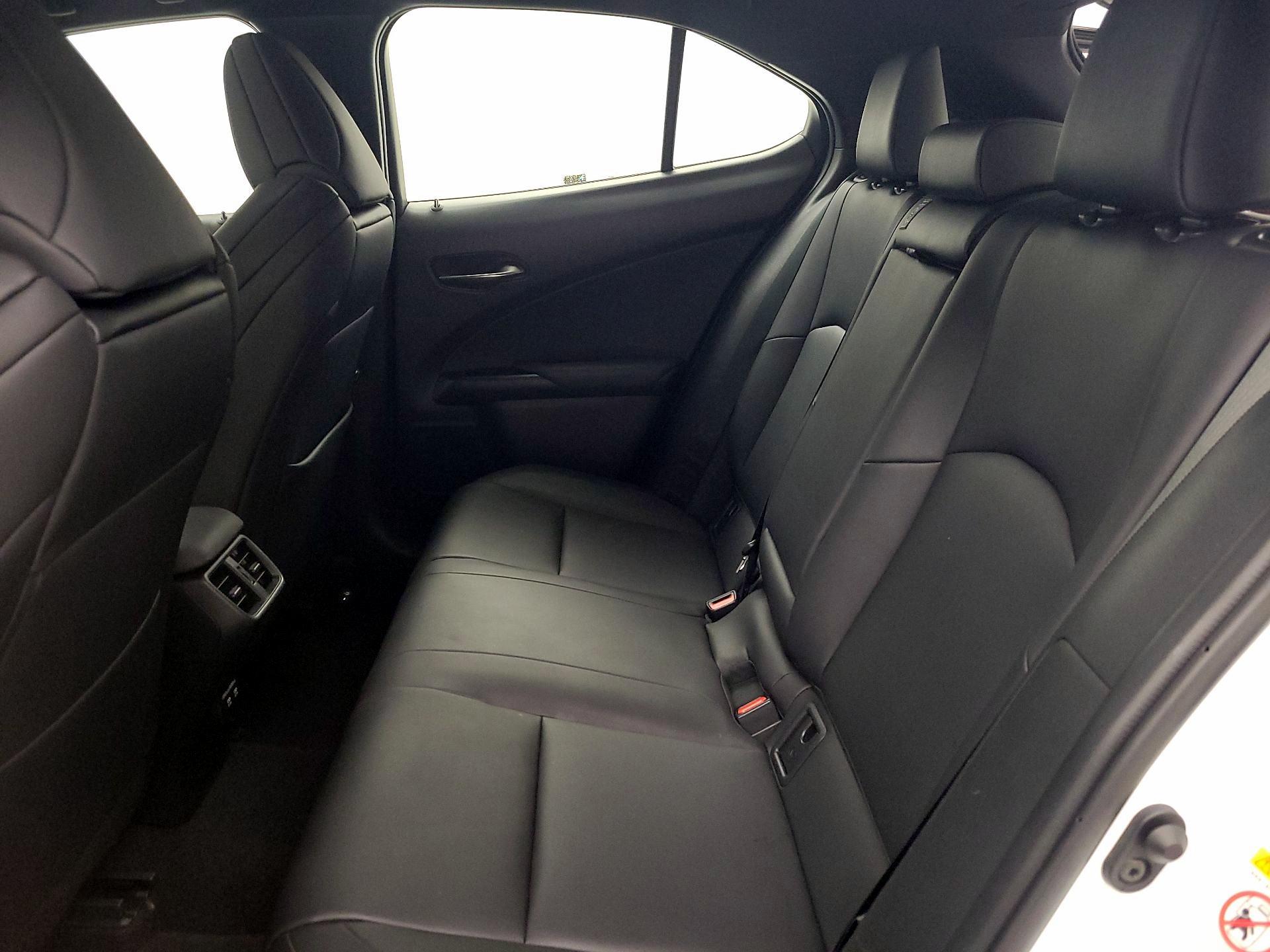 Thumbnail: 2019 Lexus UX - 18