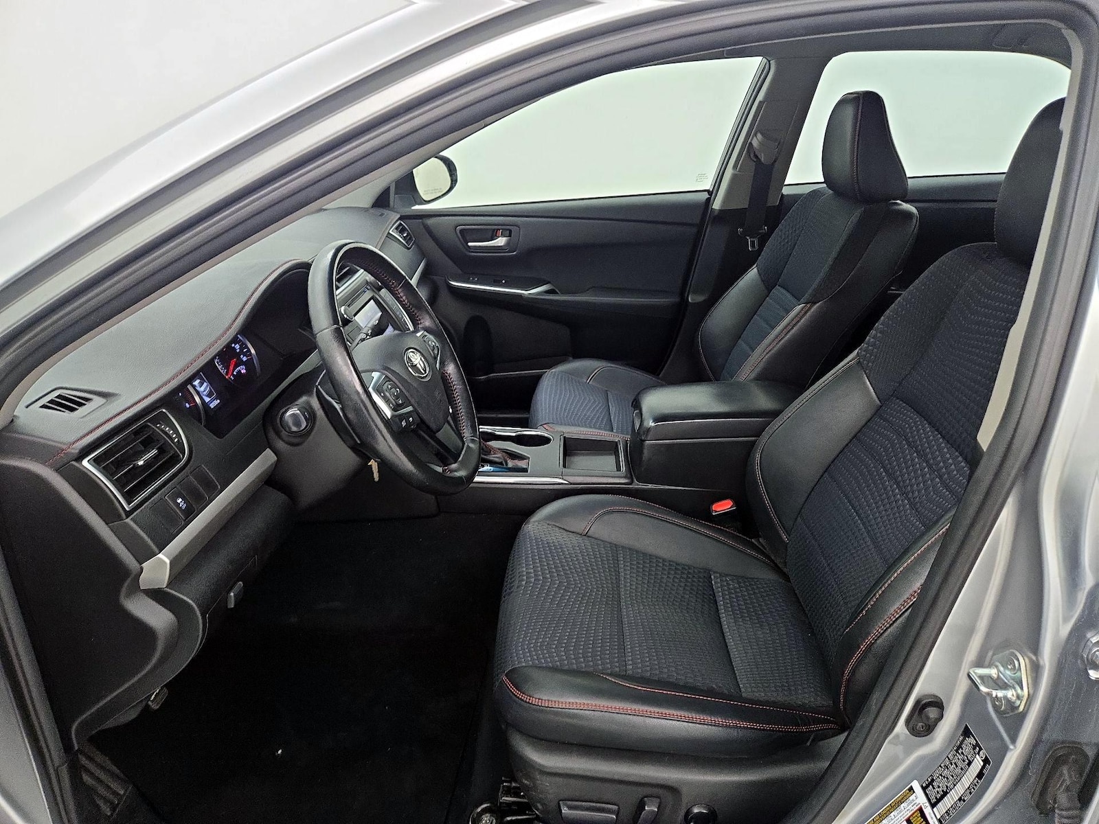 2015 Toyota Camry SE - Photo 12