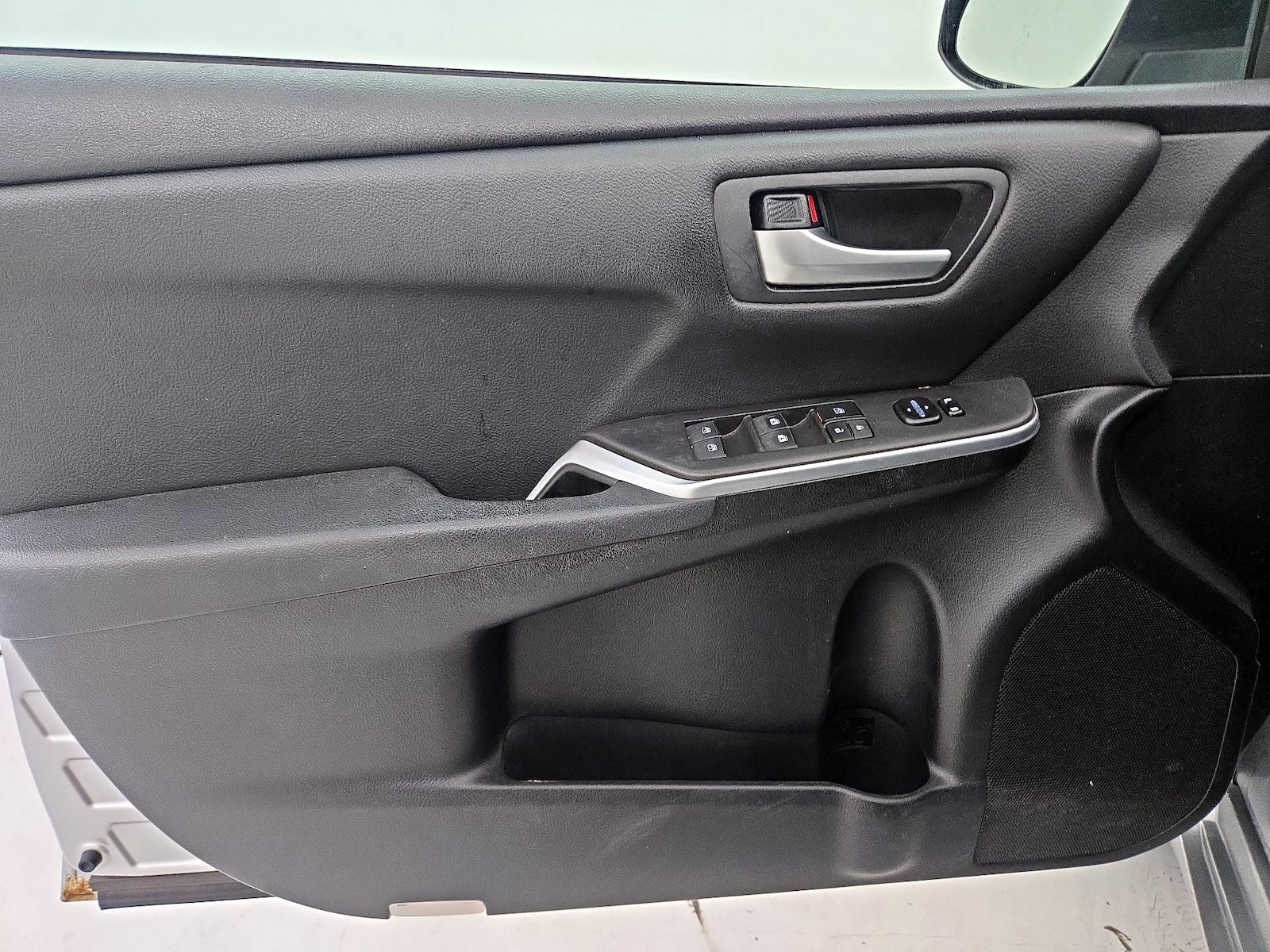2015 Toyota Camry SE - Photo 13