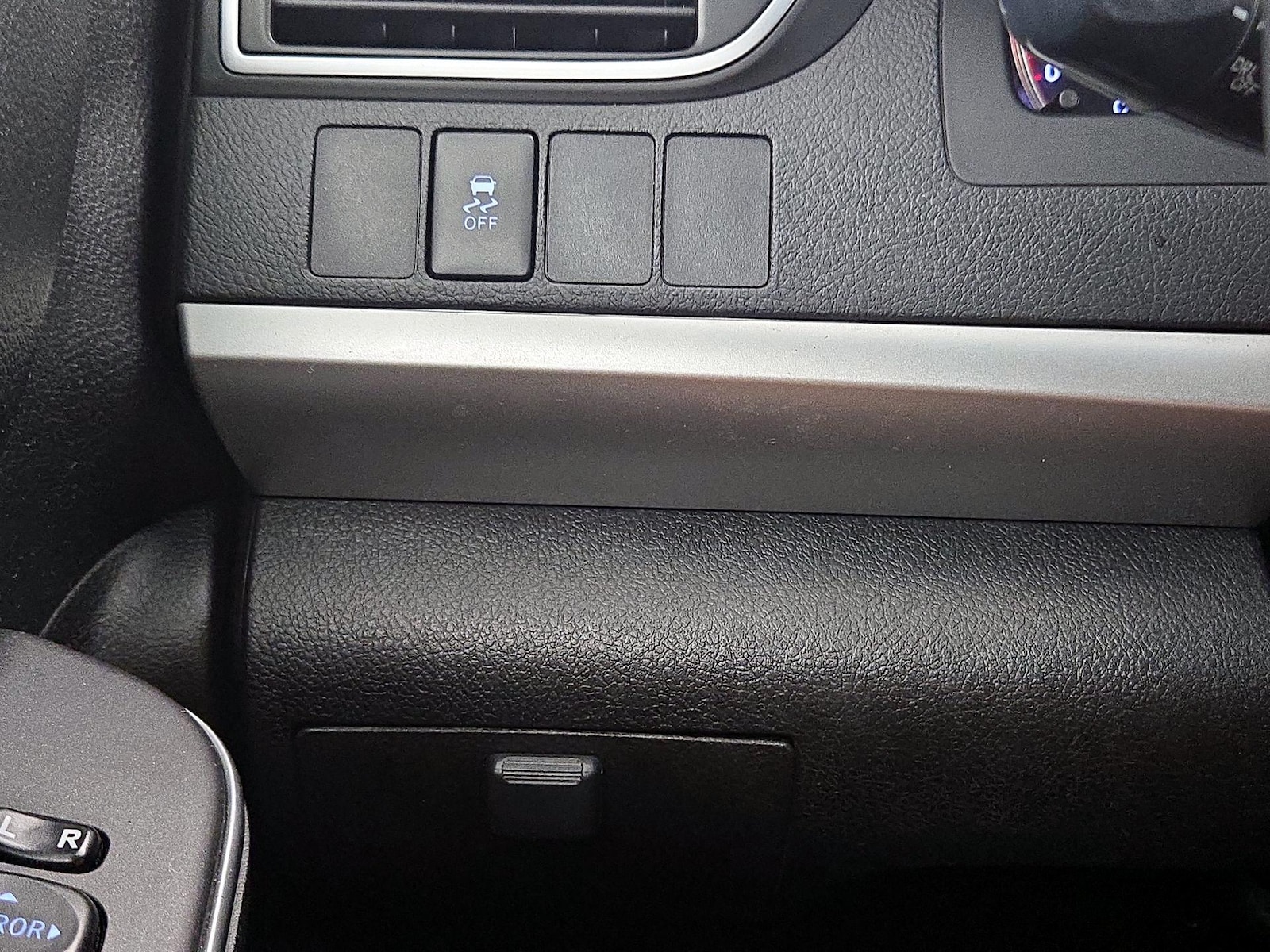 2015 Toyota Camry SE - Photo 14