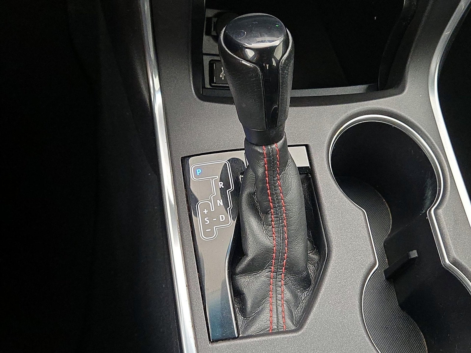2015 Toyota Camry SE - Photo 18
