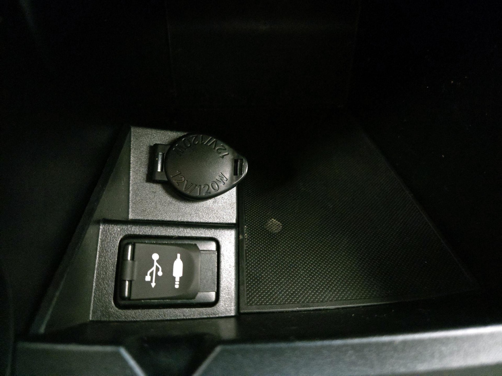2015 Toyota Camry SE - Photo 19