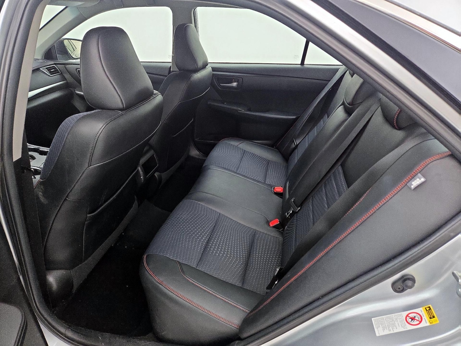 2015 Toyota Camry SE - Photo 20