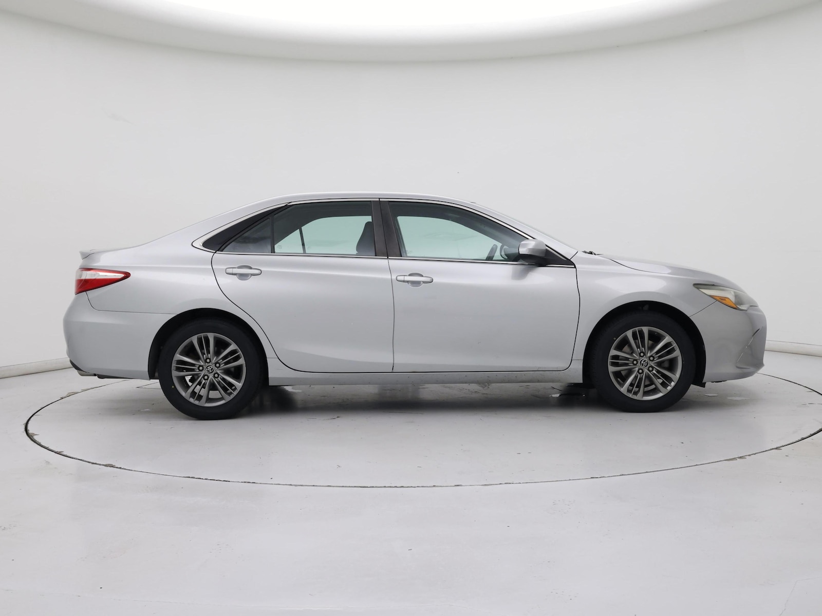 2015 Toyota Camry SE - Photo 8