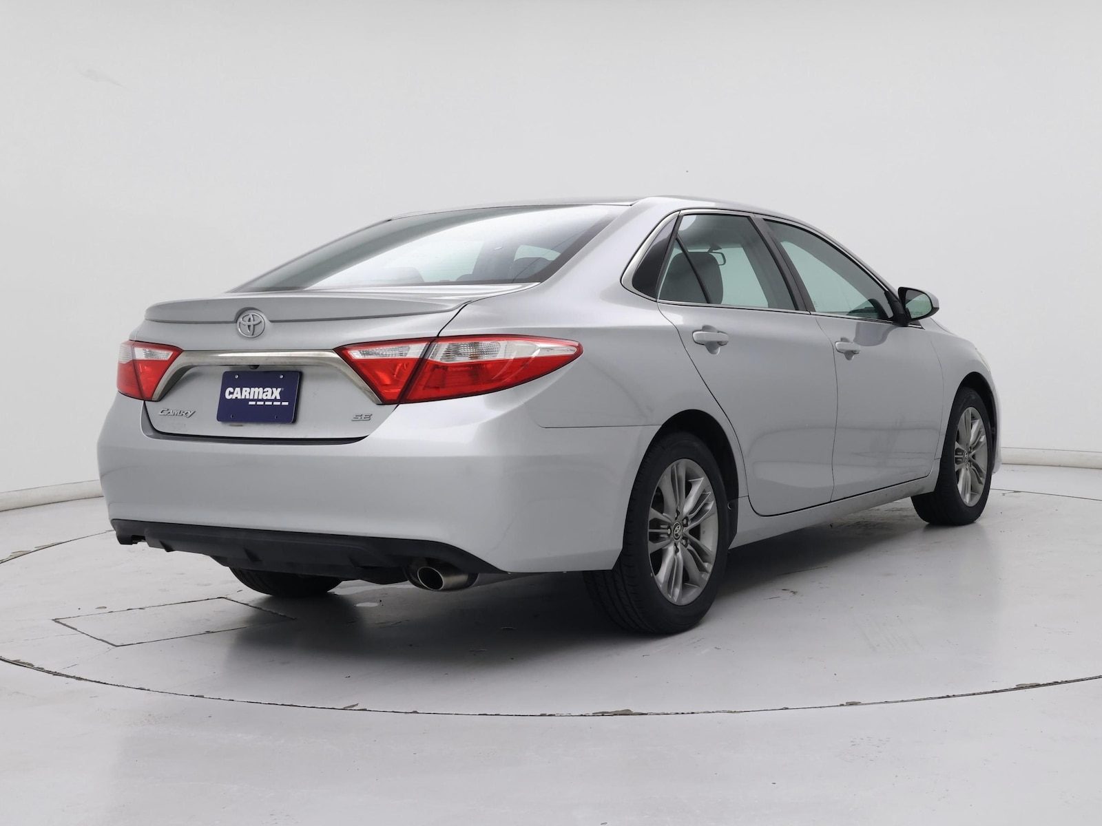 2015 Toyota Camry SE - Photo 9