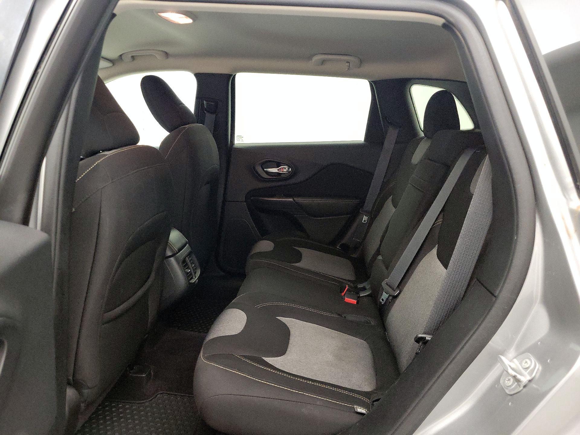 Thumbnail: 2016 Jeep Cherokee - 19